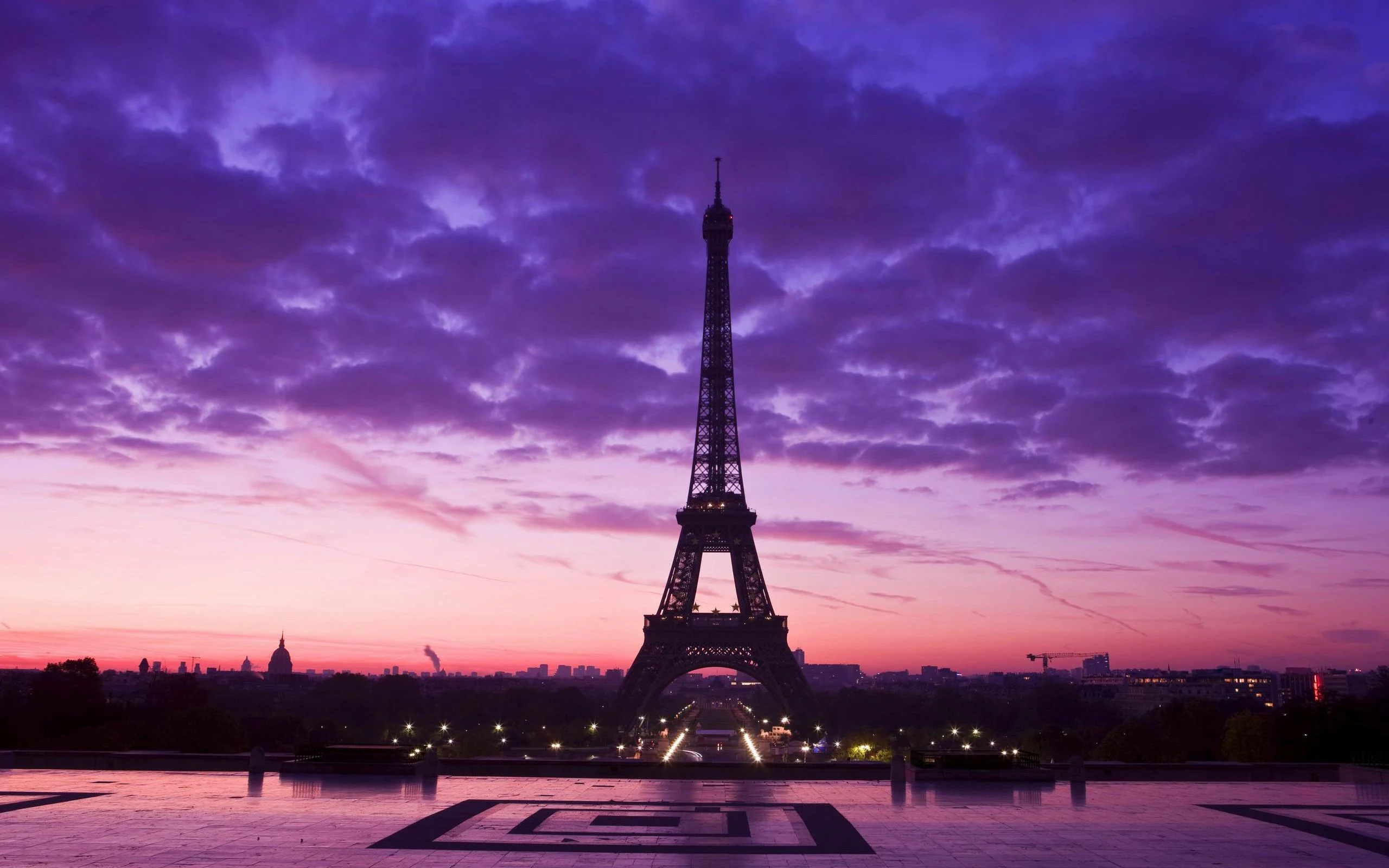 Paris: One of the few world capitals that has rarely seen destruction by catastrophe or war. 2560x1600 HD Background.