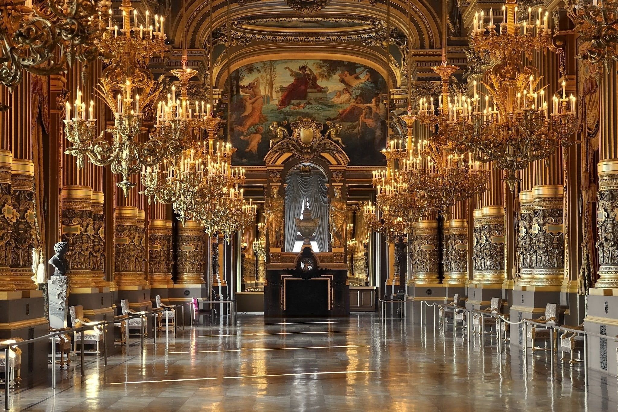 Gold chandelier lot, Buckingham Palace, Interior chandeliers, Opulent palace, 2050x1370 HD Desktop