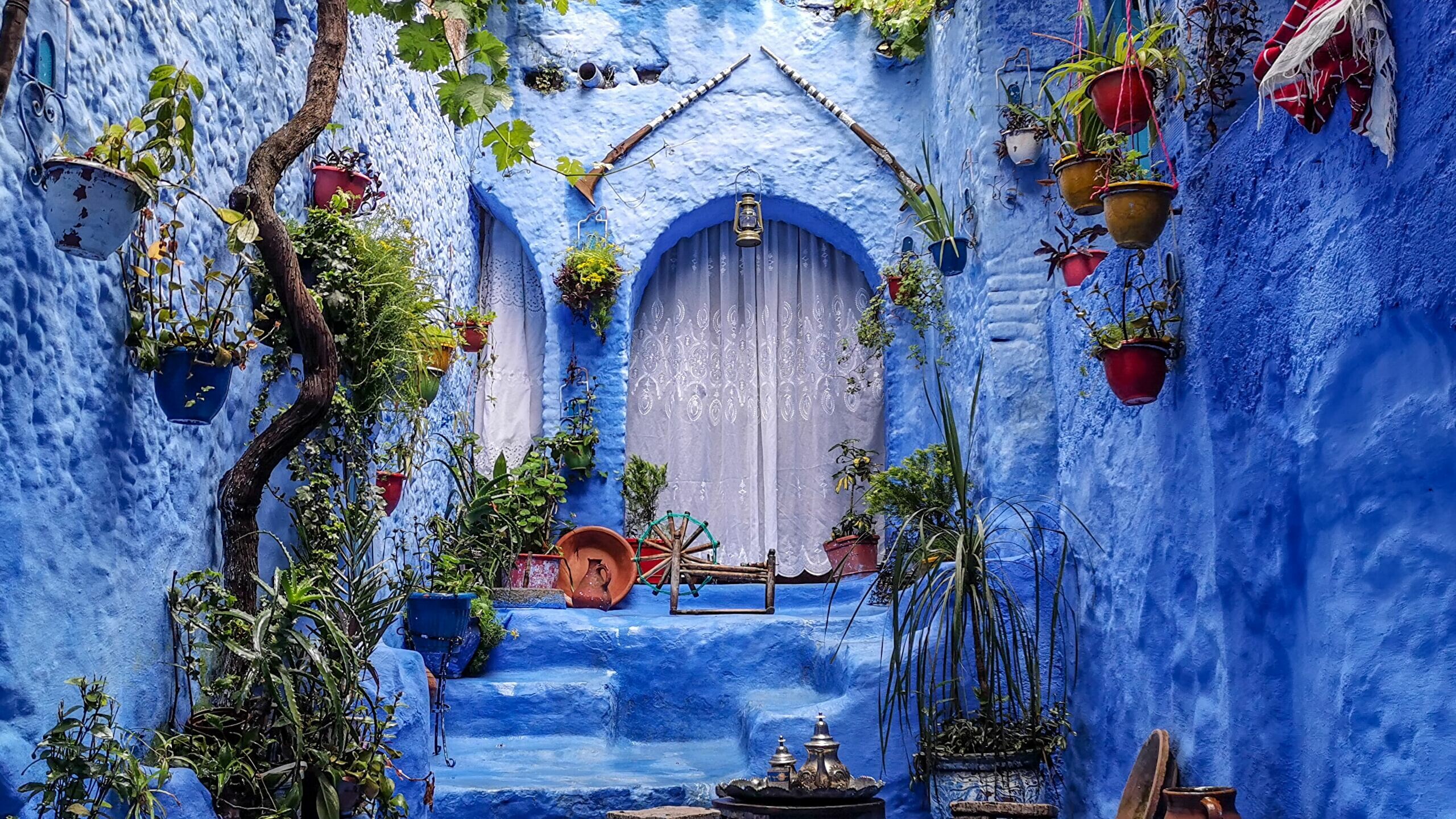 Morocco: Chefchaouen, Blue City, The country spans an area of 172,300 square miles. 2560x1440 HD Background.