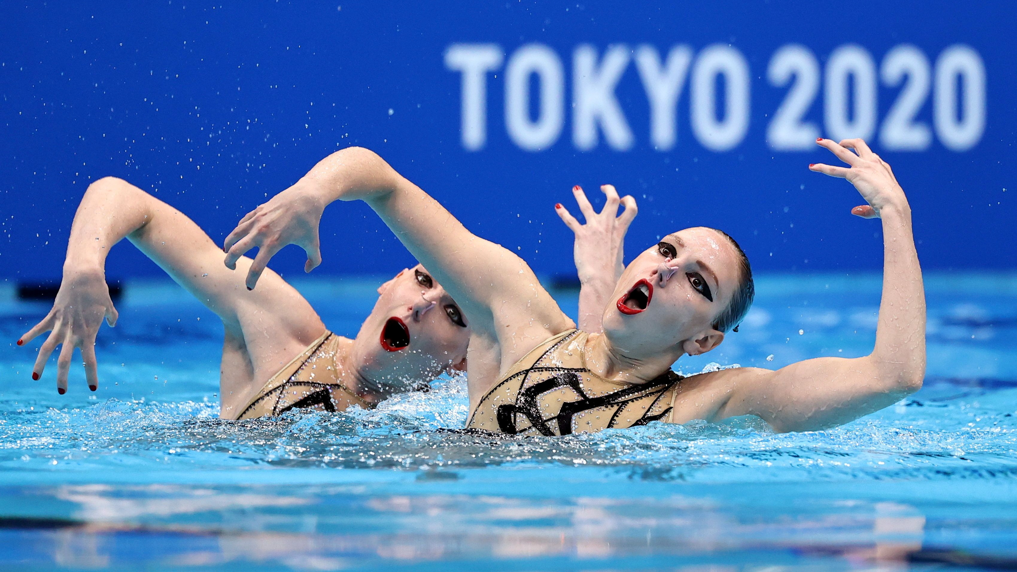 Olympic triumph, Record-breaking gold, Synchronized dominance, Russian synchronicity, 3400x1920 HD Desktop
