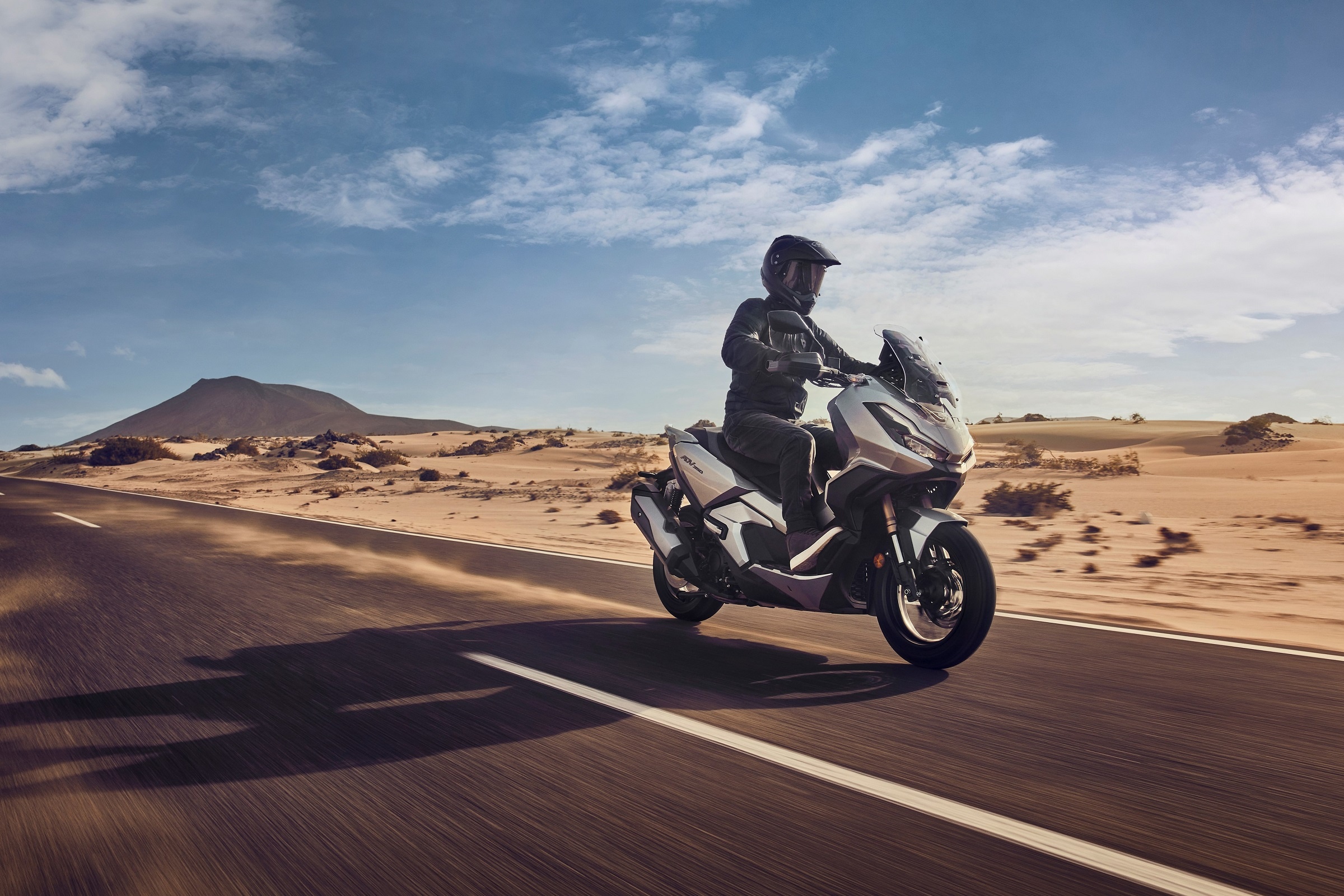 Honda ADV350, 2022 model, Arena motosikal, Adventure on two wheels, 2400x1600 HD Desktop