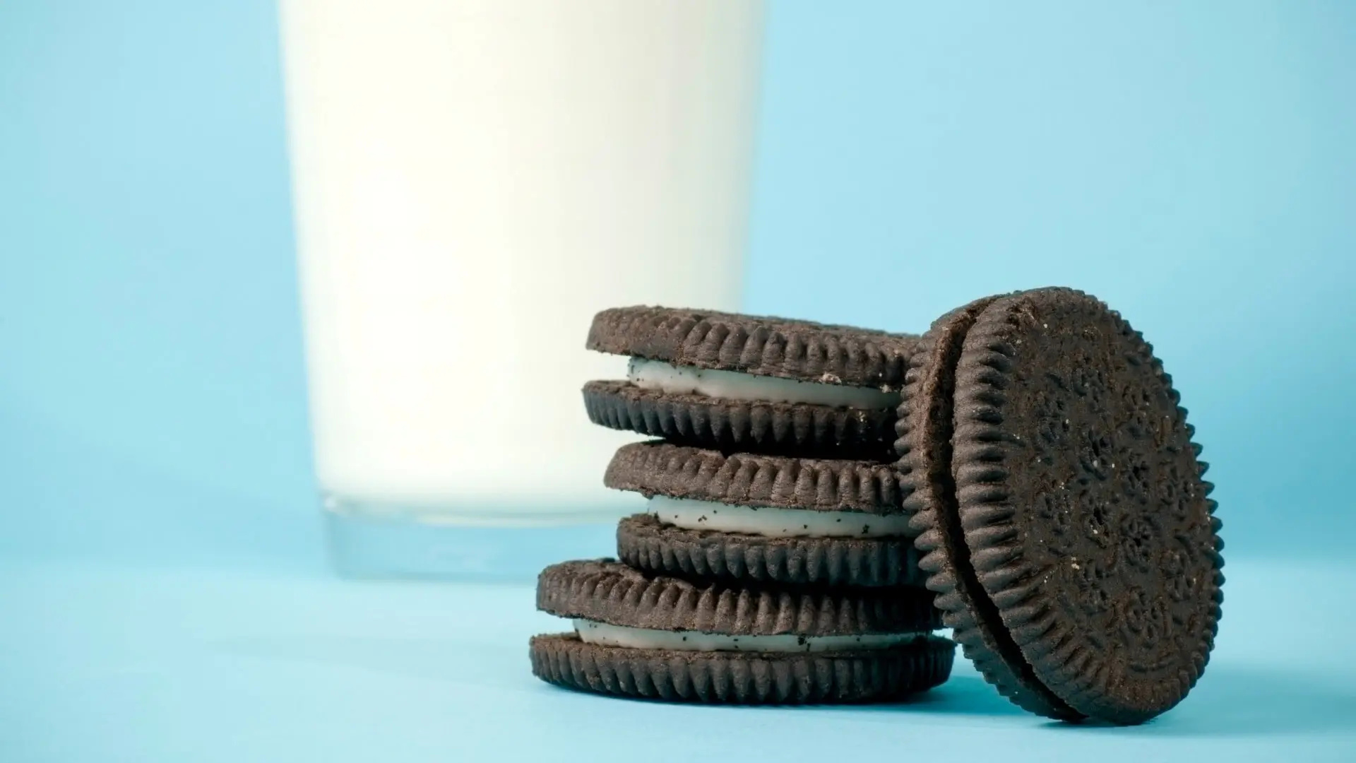 Oreo Cookies: Made of two chocolate-flavored biscuits with cream between. 1920x1080 Full HD Wallpaper.