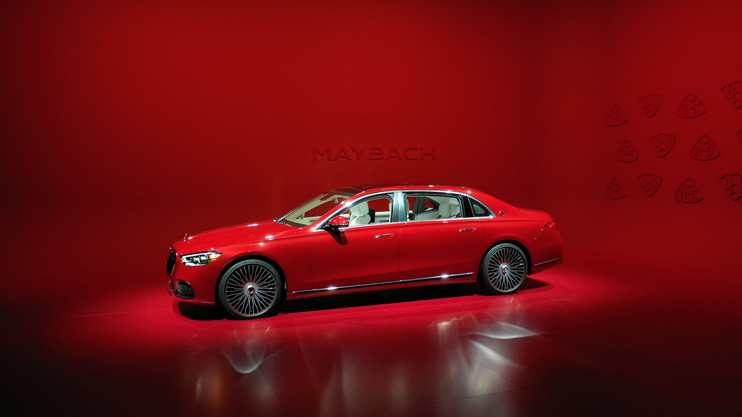 Mercedes-Maybach S-Class, Epitome of luxury, Imposing presence, Unparalleled comfort, 2560x1440 HD Desktop