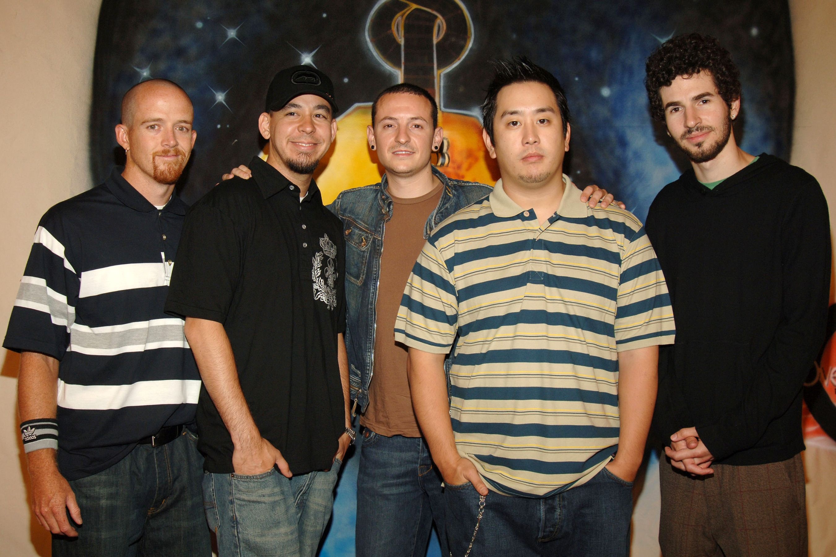 Joe Hahn, Linkin Park member, Chester Bennington, Bandmates, 2700x1800 HD Desktop