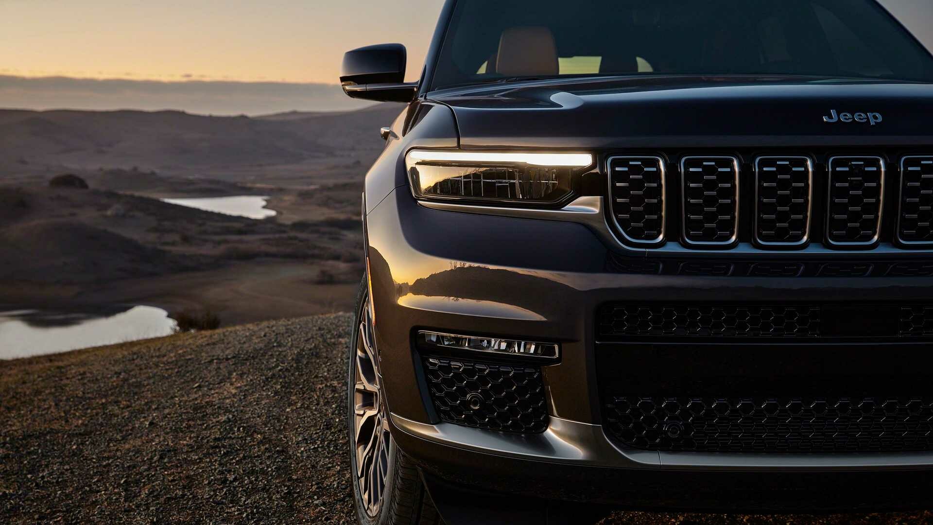 Jeep Grand Cherokee: SUV, Aggressive exterior styling, Grille. 1920x1080 Full HD Background.