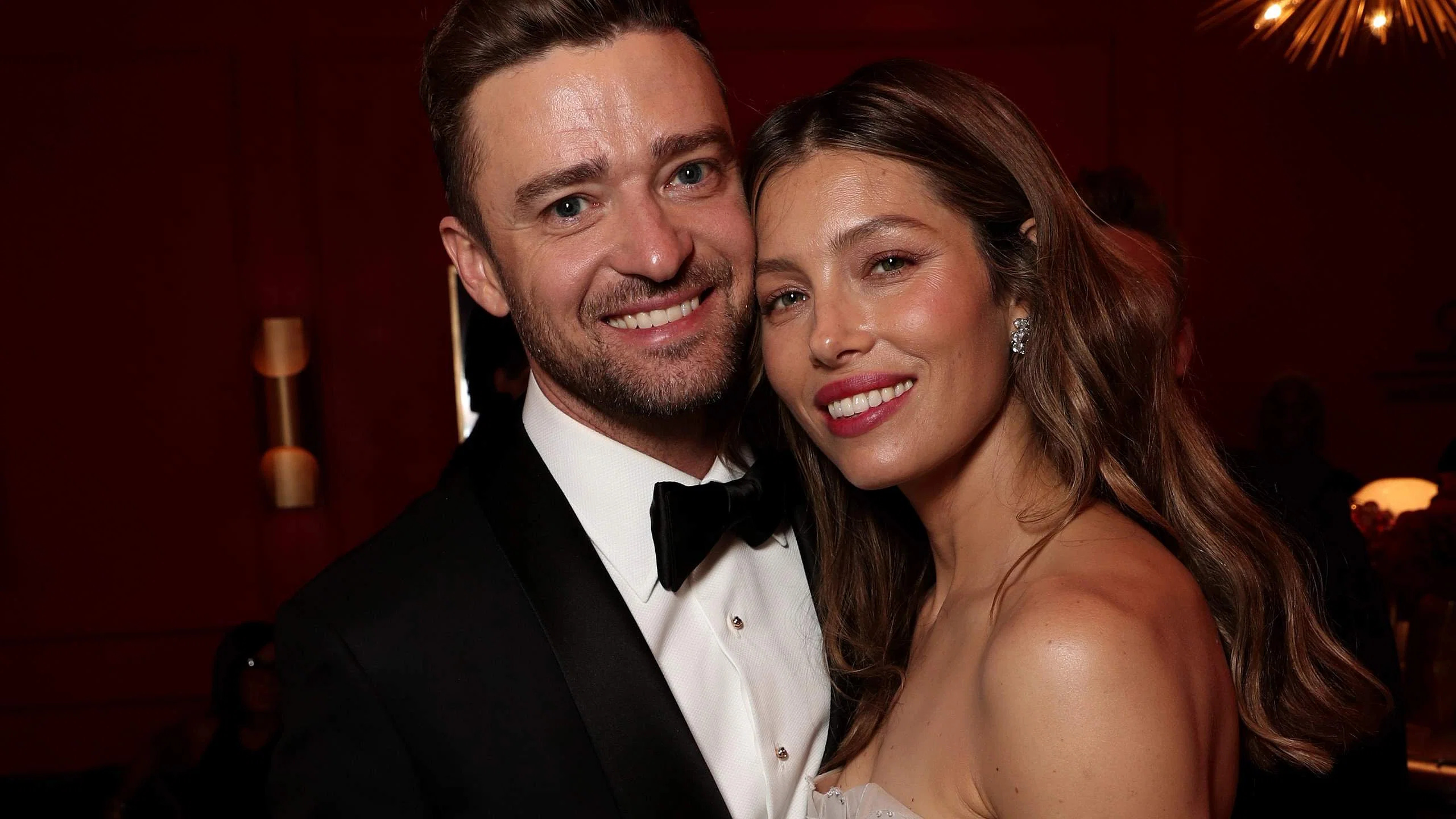 Justin Timberlake, Jessica Biel, Lapse in judgment, Controversial picture, 2560x1440 HD Desktop