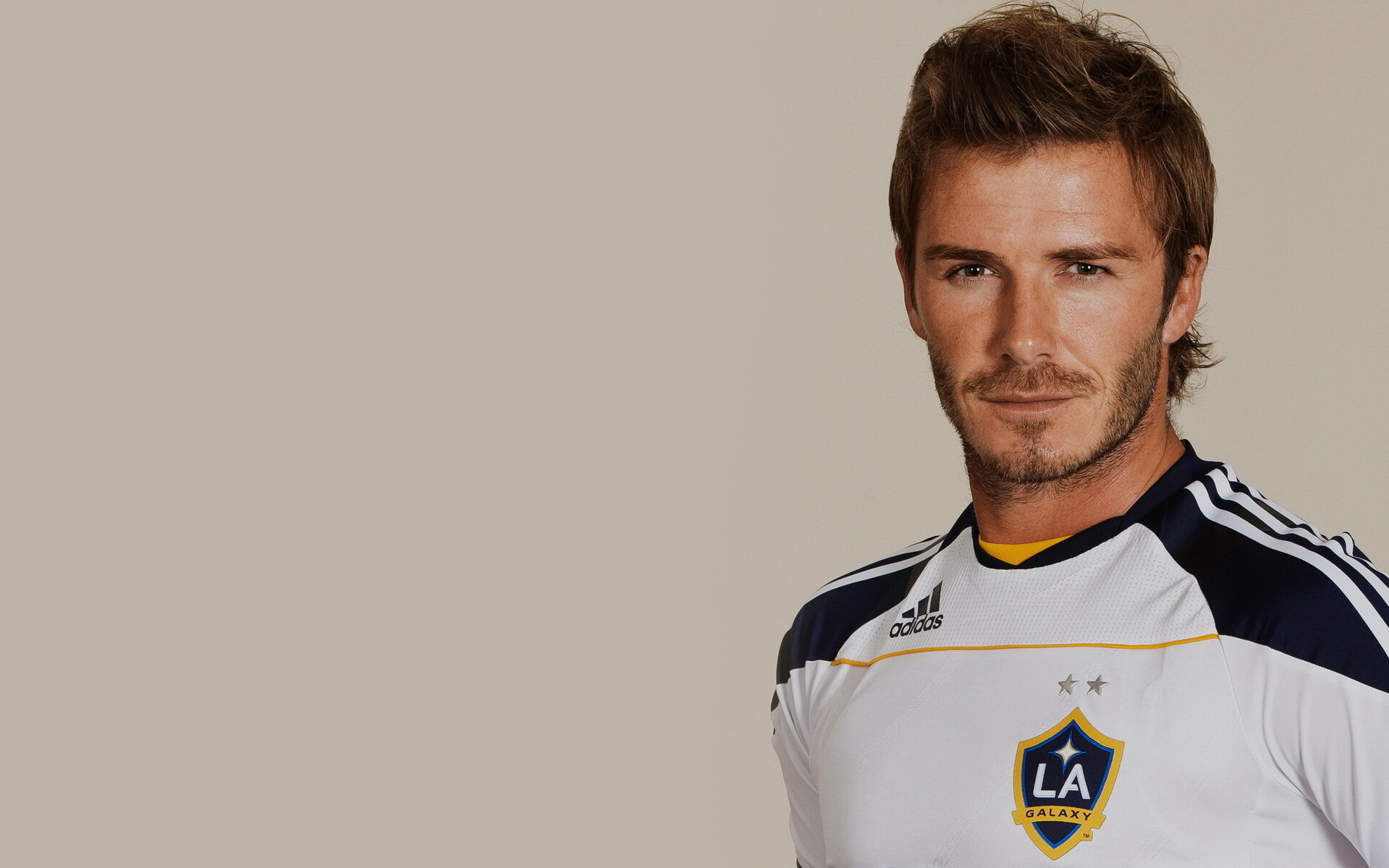 David Beckham: Signed a five-year deal on 11 January 2007, to play for the LA Galaxy. 1920x1200 HD Background.