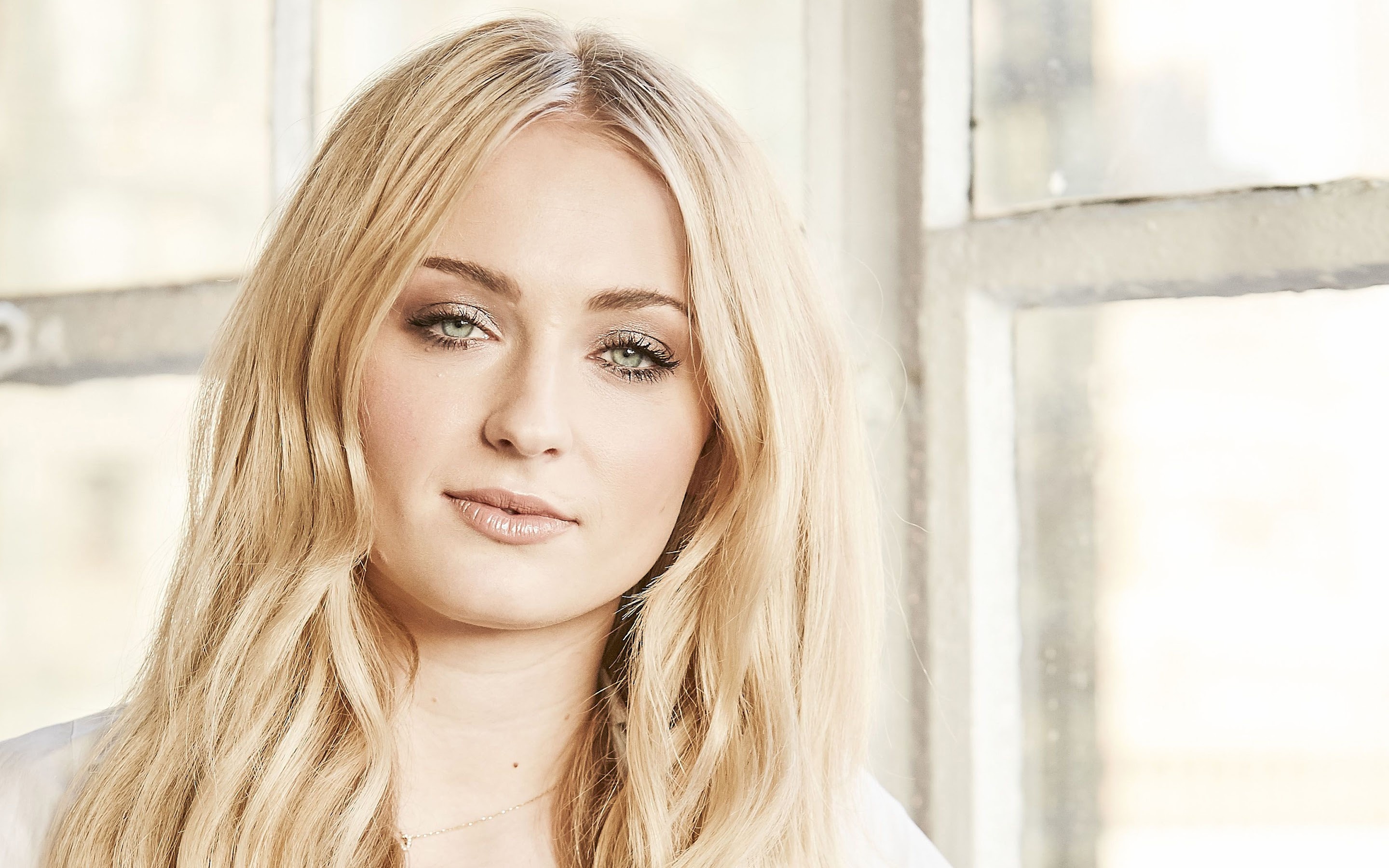 Sophie Turner: Won EWwy Award for Best Supporting Actress, Drama in 2016. 2880x1800 HD Wallpaper.