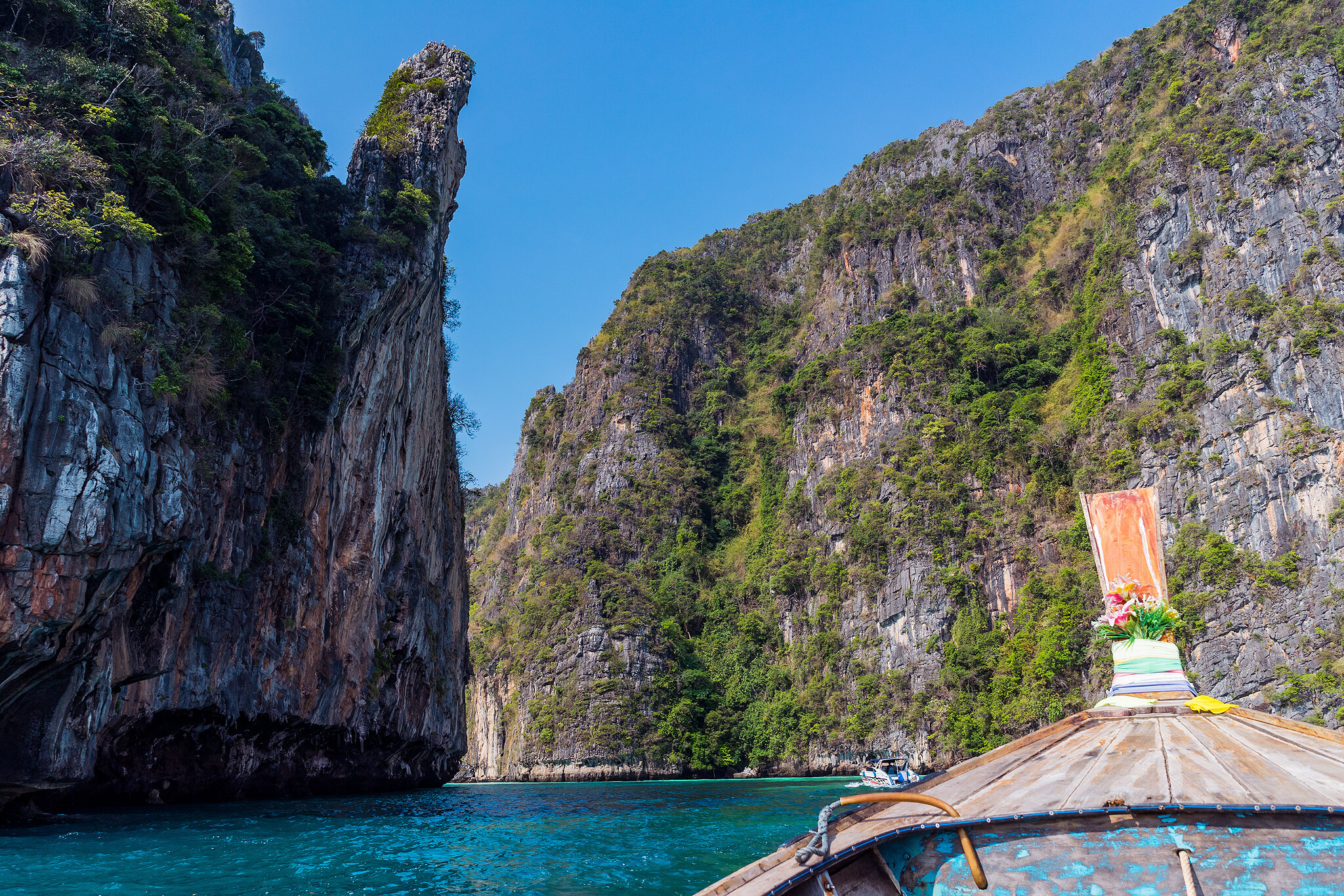 Phi Phi: Loh Samah Bay, One of the most famous sites of Koh Phi Phi Leh, Tropical beach. 2050x1370 HD Background.