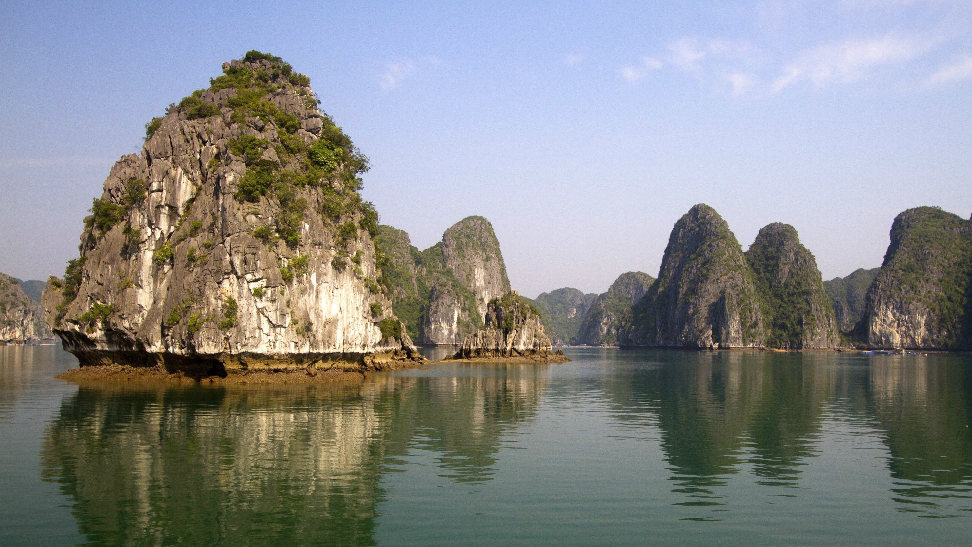 Ha Long Bay Vietnam, UNESCO World Heritage, Scenic wallpapers, Breathtaking landscapes, 3840x2160 4K Desktop