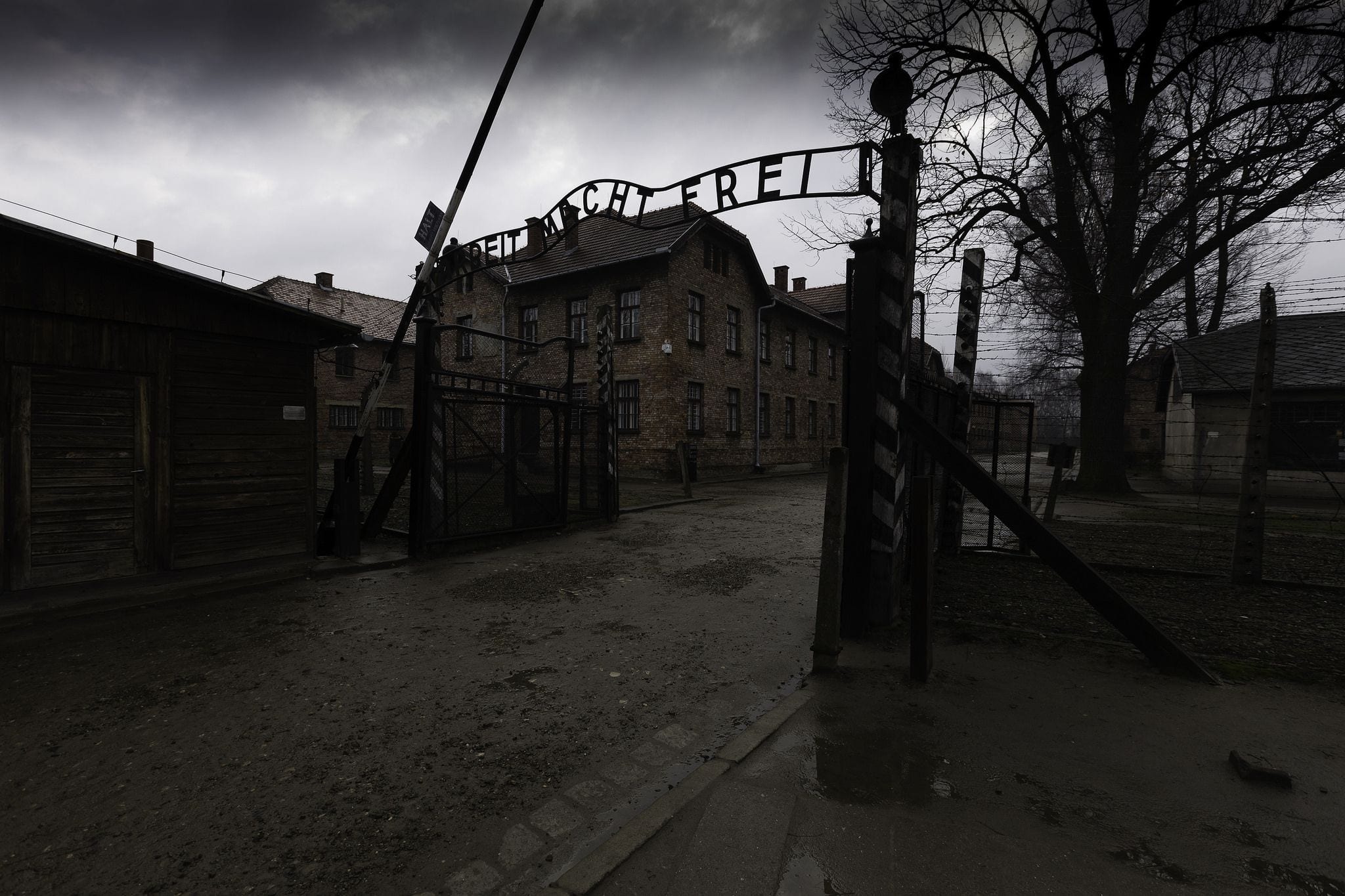 Auschwitz, Travels, Poland, Memorial museum, 2050x1370 HD Desktop