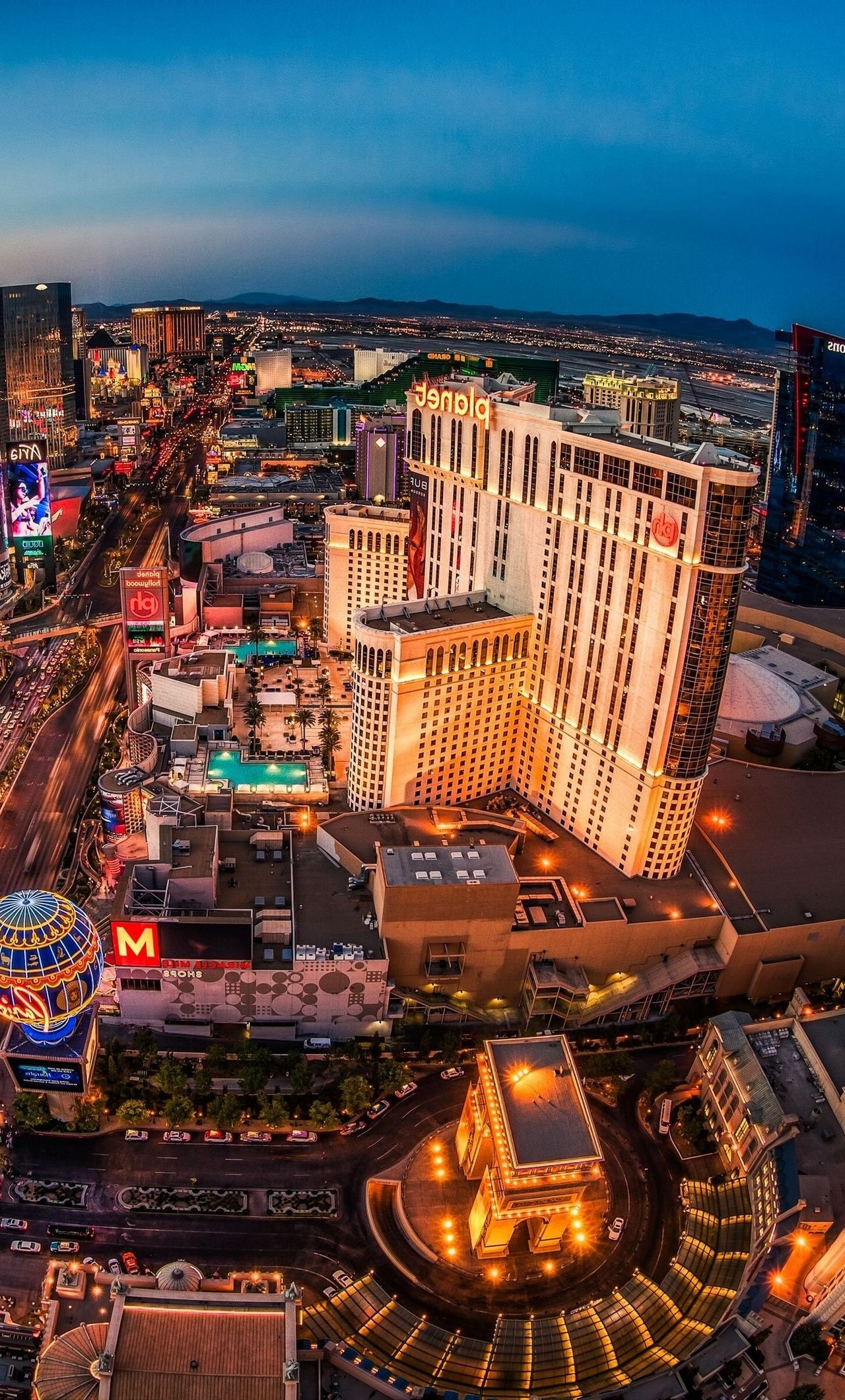 Las Vegas Strip, Neon lights, Vibrant nightlife, Famous casinos, 1280x2120 HD Handy