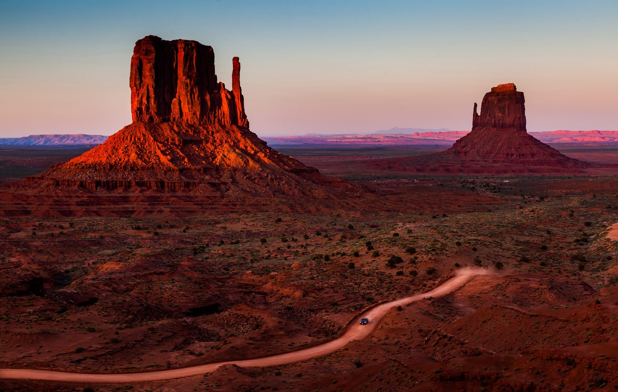 Monument Valley, Shifting plans, Majestic landscapes, Surprises of nature, 2000x1270 HD Desktop