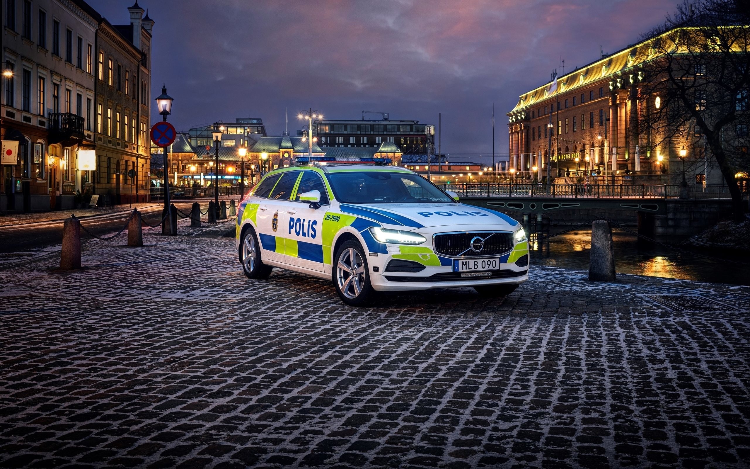 Volvo V90, Polizei Auto, Swedish police, Special cars, 2560x1600 HD Desktop