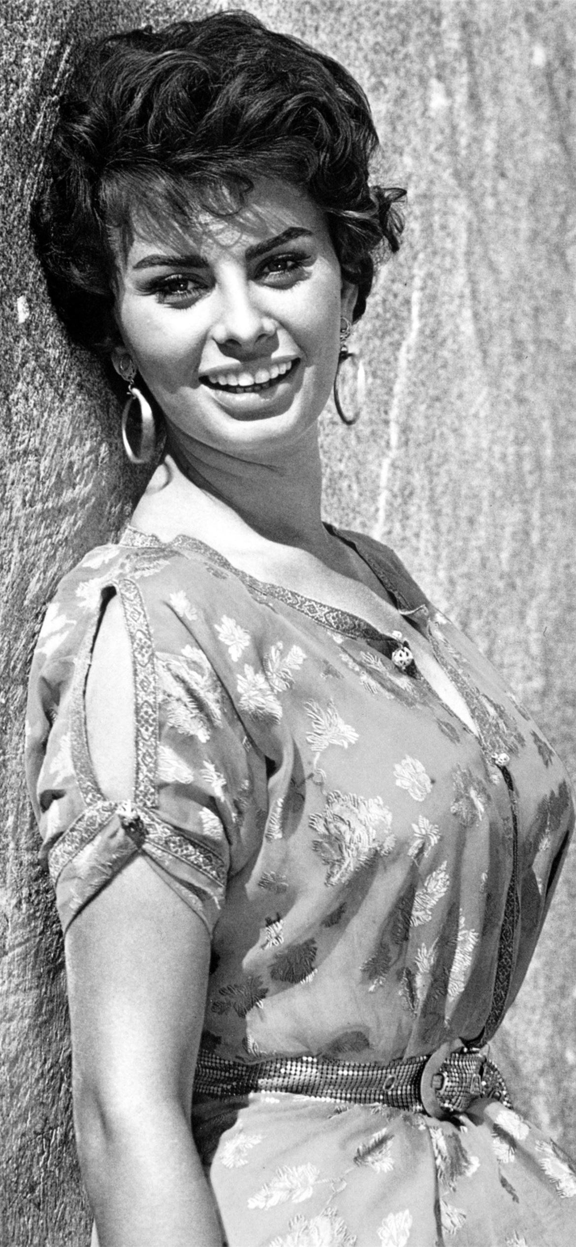 Sophia Loren movies, iPhone wallpapers, Free download, Stylish backgrounds, 1170x2540 HD Phone