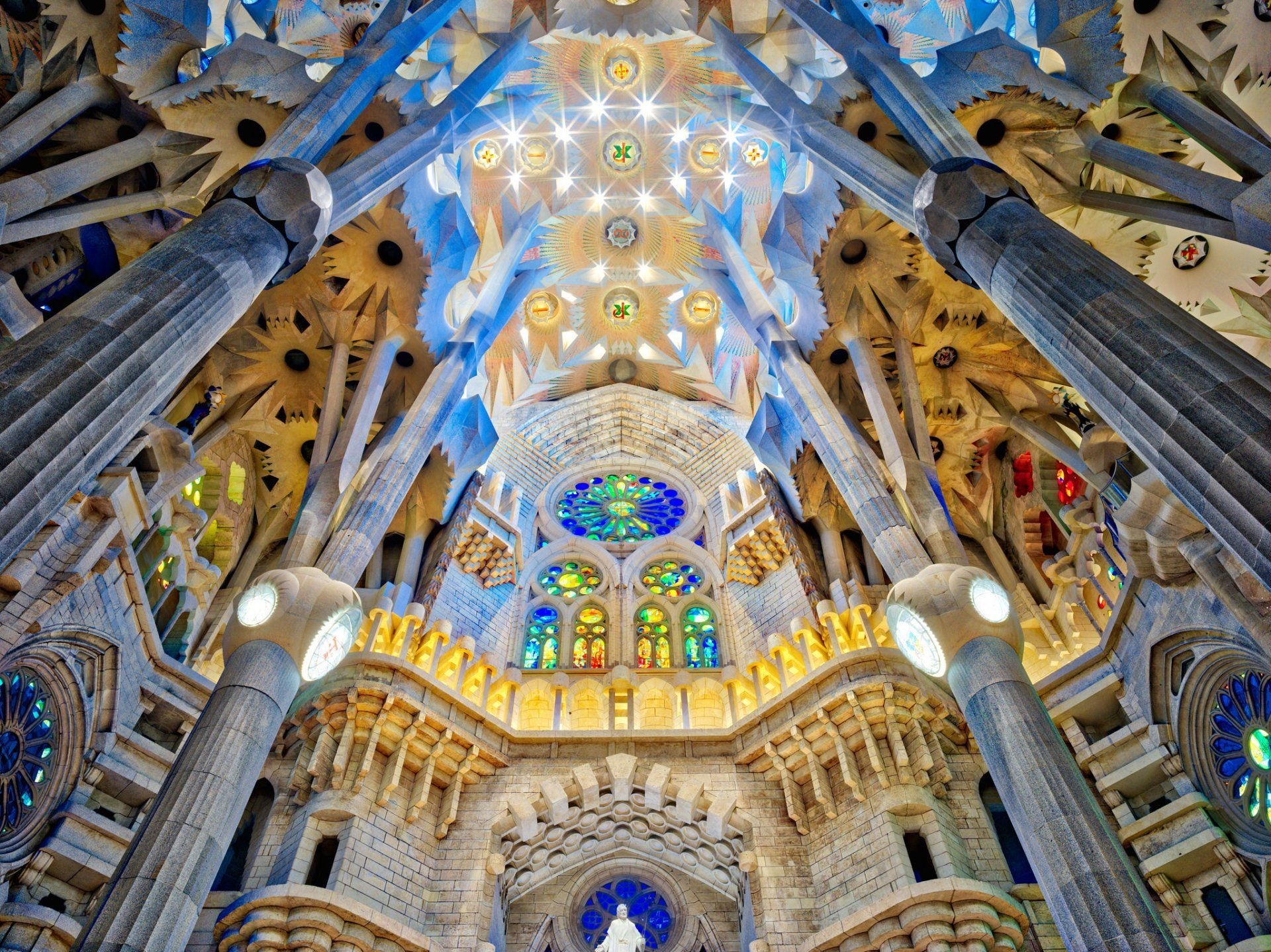 Gaudi's masterpiece, Architectural wonder, Barcelona landmark, Sacred elegance, 1920x1440 HD Desktop