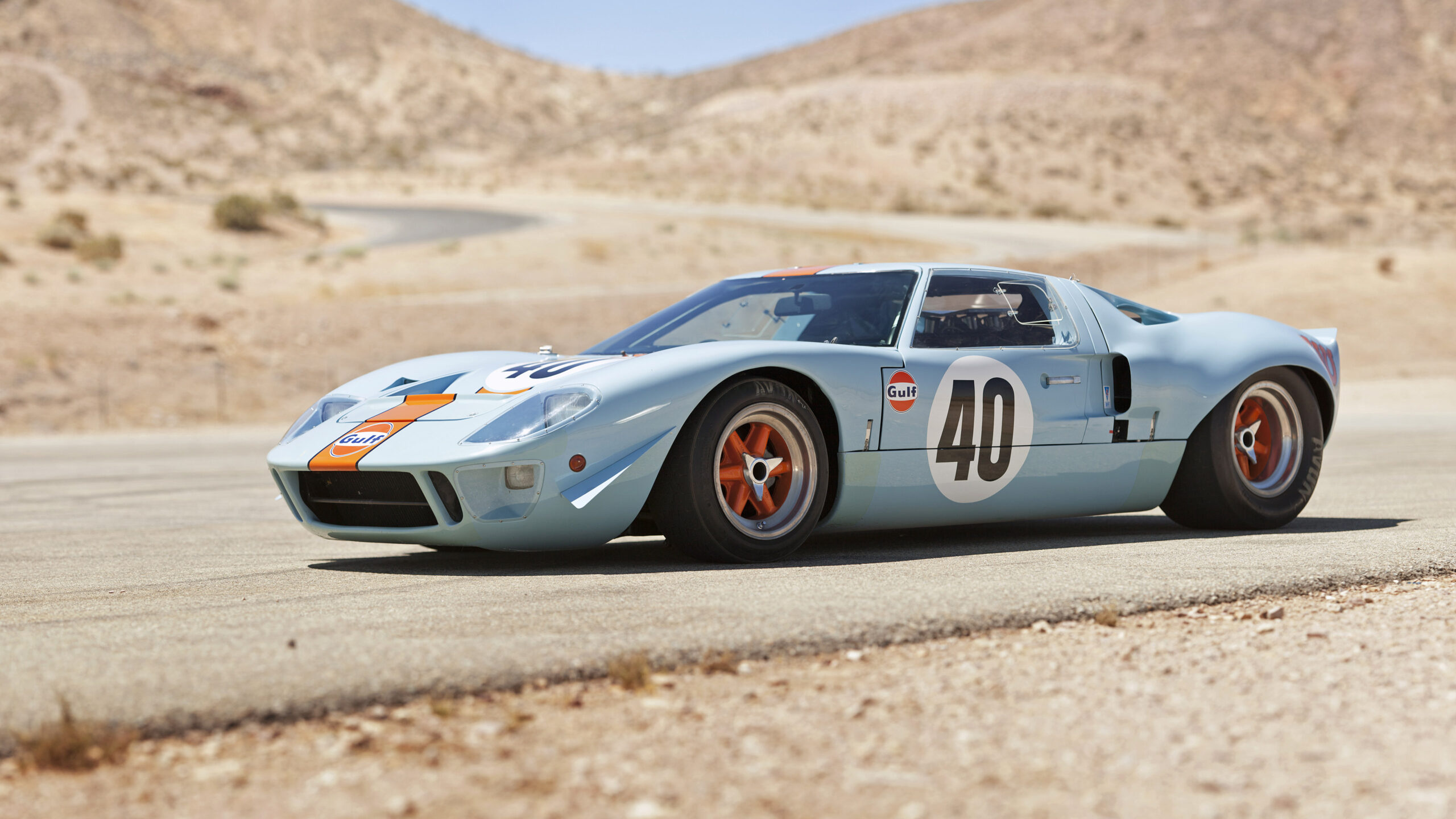 1968 Ford GT40, Le Mans achievements, Racing nostalgia, Legendary car, 2560x1440 HD Desktop