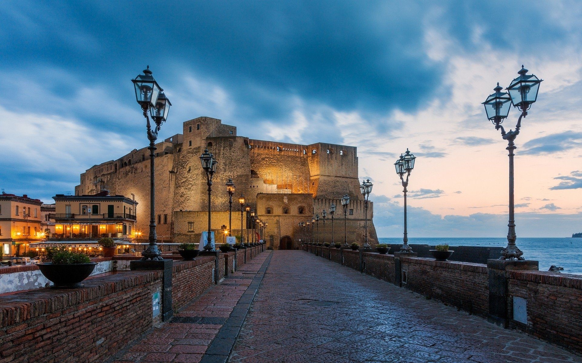 Italy travel, Castel Naples, Picturesque city, Scenic beauty, 1920x1200 HD Desktop