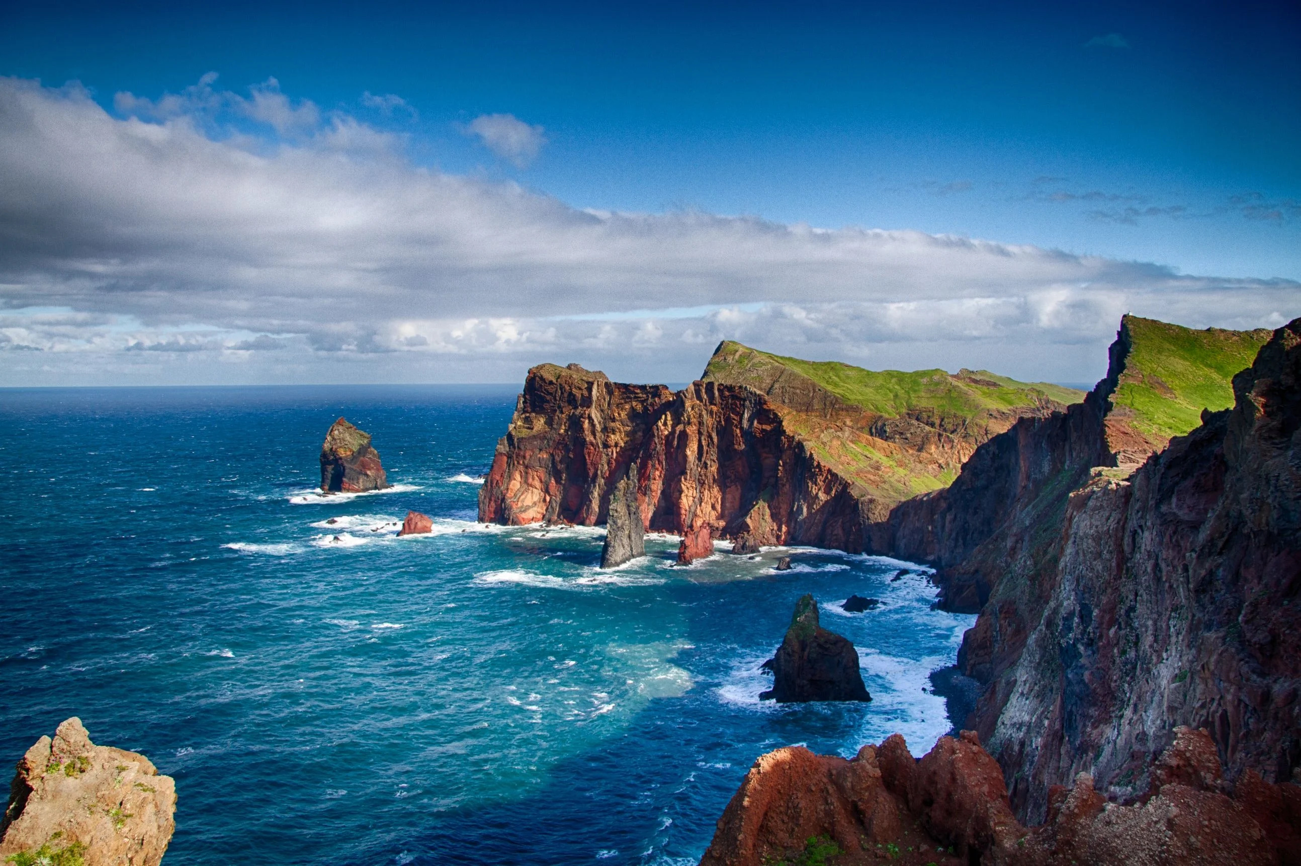Madeira travels, Vivid wallpapers, Breath-taking landscapes, Nature's beauty, 2590x1730 HD Desktop