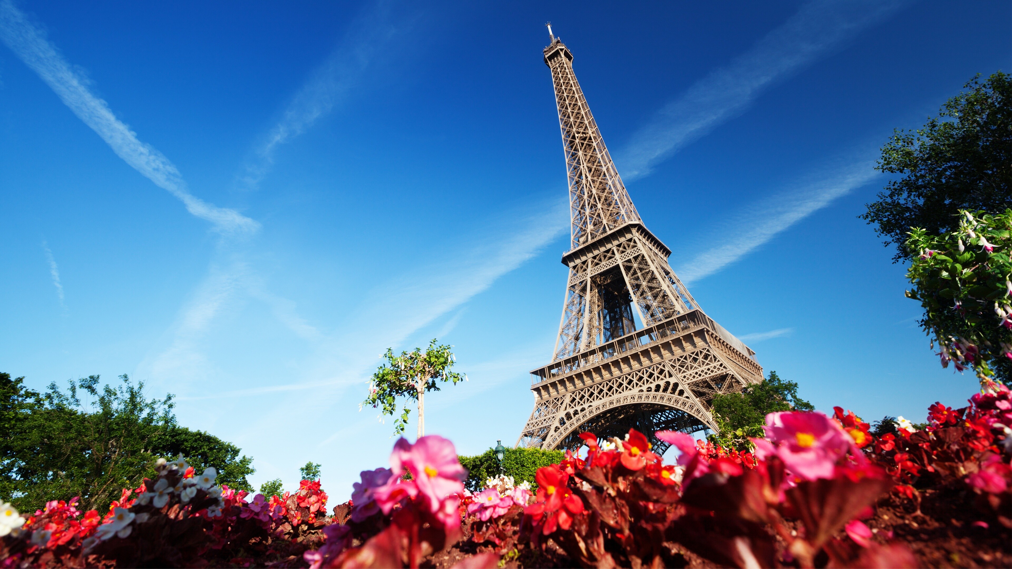 Eiffel Tower: A powerful and distinctive symbol of the city of Paris, Landmark. 3840x2160 4K Background.