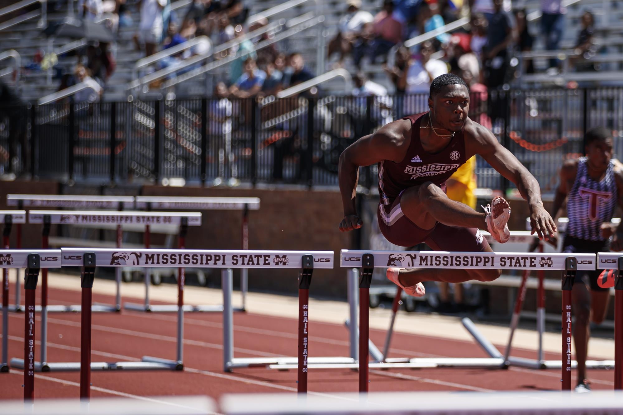 Hurdling: Mississippi State, Jesse Henderson, A footrace with a series of hurdles. 2000x1340 HD Wallpaper.