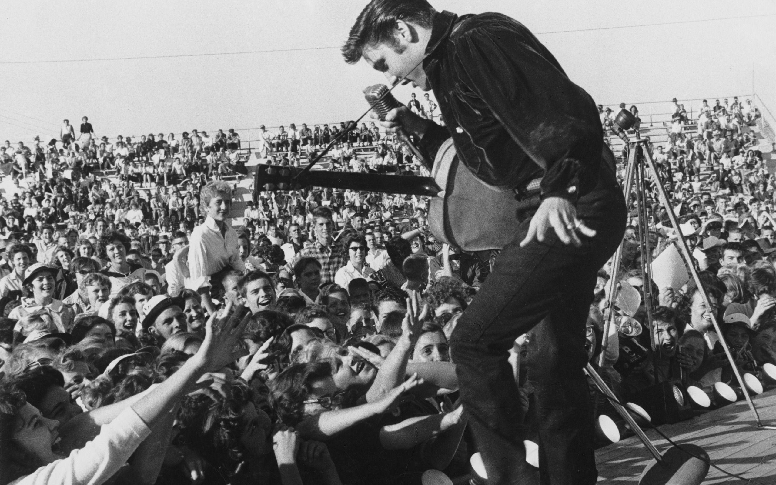 Rock and Roll Dance: World Famous And Recognizable Singer, Elvis Aaron Presley, King Of Rock And Roll, "On Stage" Album, Black-And-White, 1970. 2560x1600 HD Wallpaper.