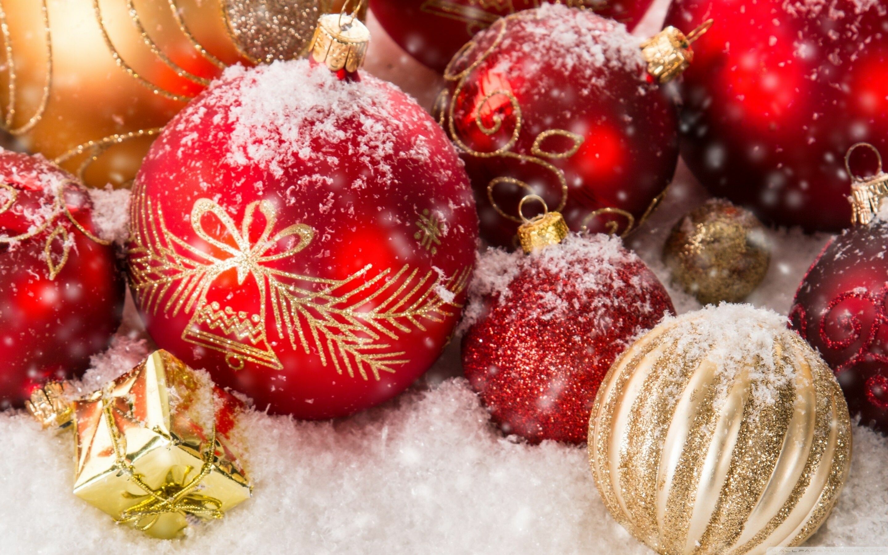 Decorations: Christmas ornament, Toys, Adornment, Aesthetic. 2880x1800 HD Background.