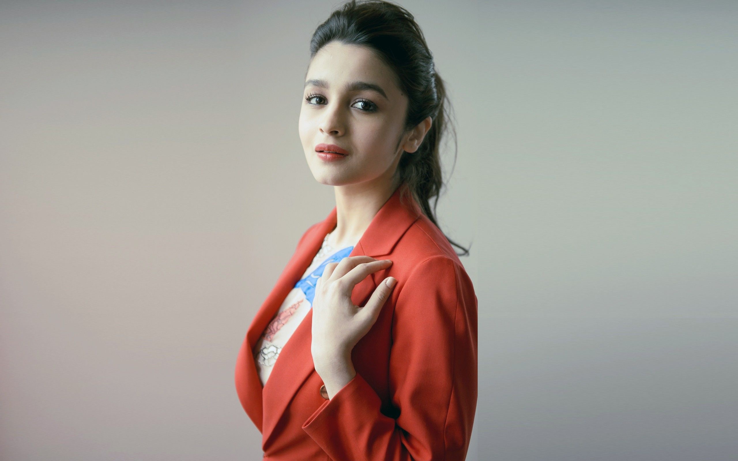 Alia Bhatt charisma, Bollywood movies, 4K wallpapers, Beauty icon, 2560x1600 HD Desktop
