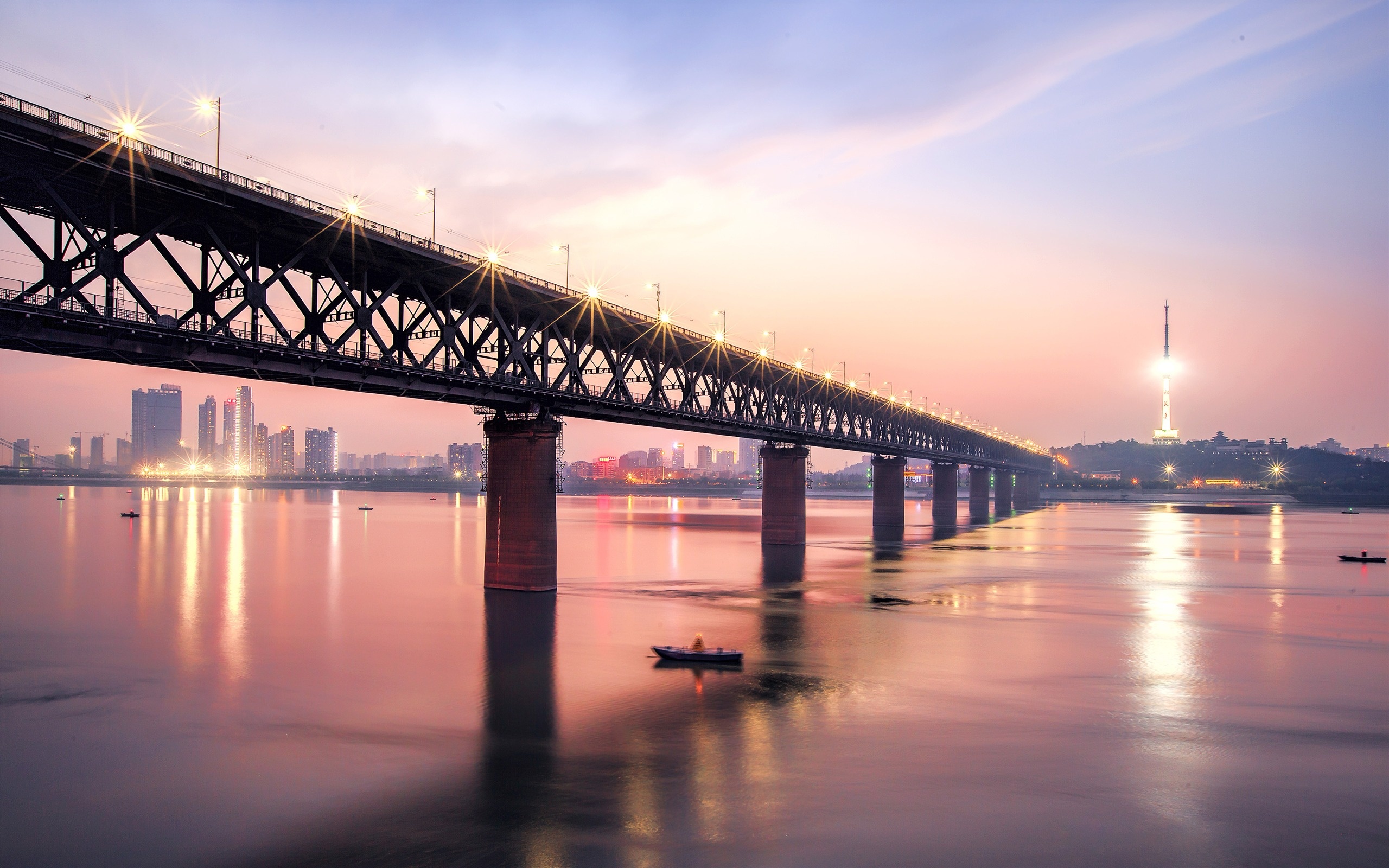 The Yangtze River, Majestic waterway, Chinese landmarks, Scenic beauty, 2560x1600 HD Desktop