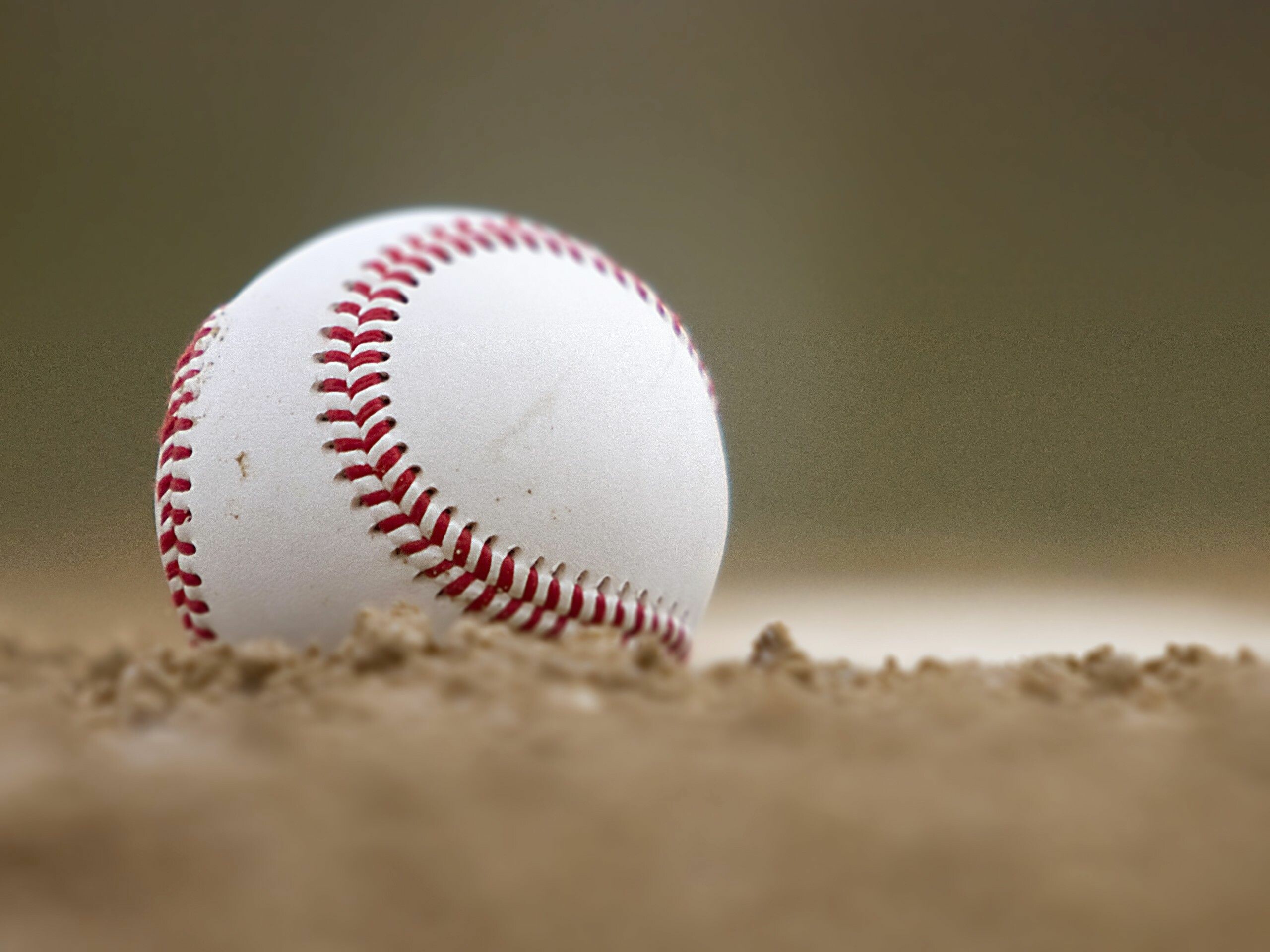 Baseball auf dem Laptop, Baseball-Fanatiker, Nachtaufnahme des Baseballstadions, Baseball-Teamstolz, 2560x1920 HD Desktop