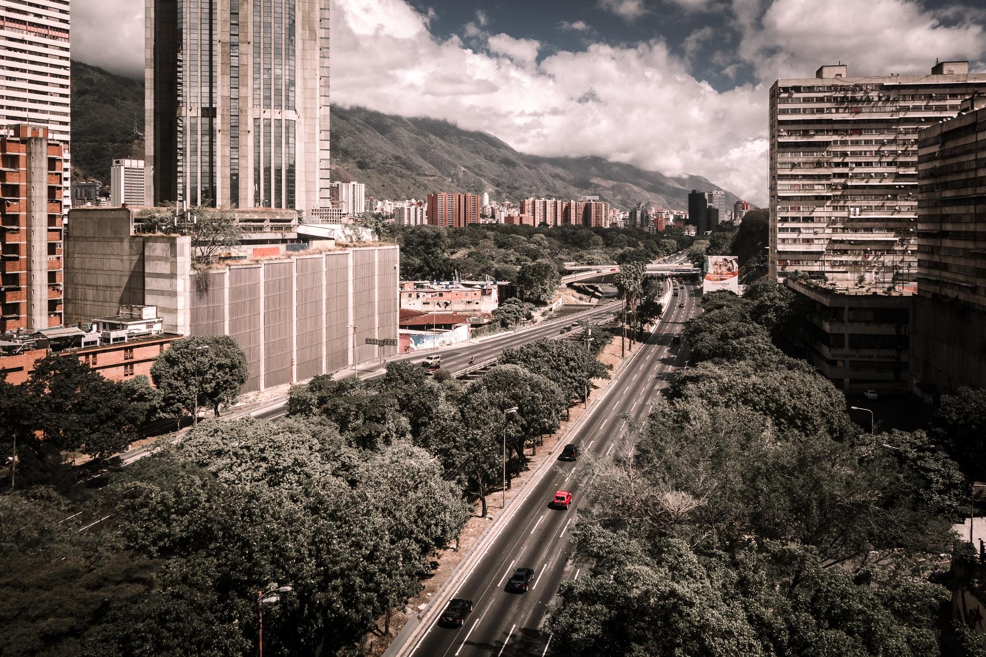 Caracas, Travels, Camera, Dangerous, 2000x1340 HD Desktop