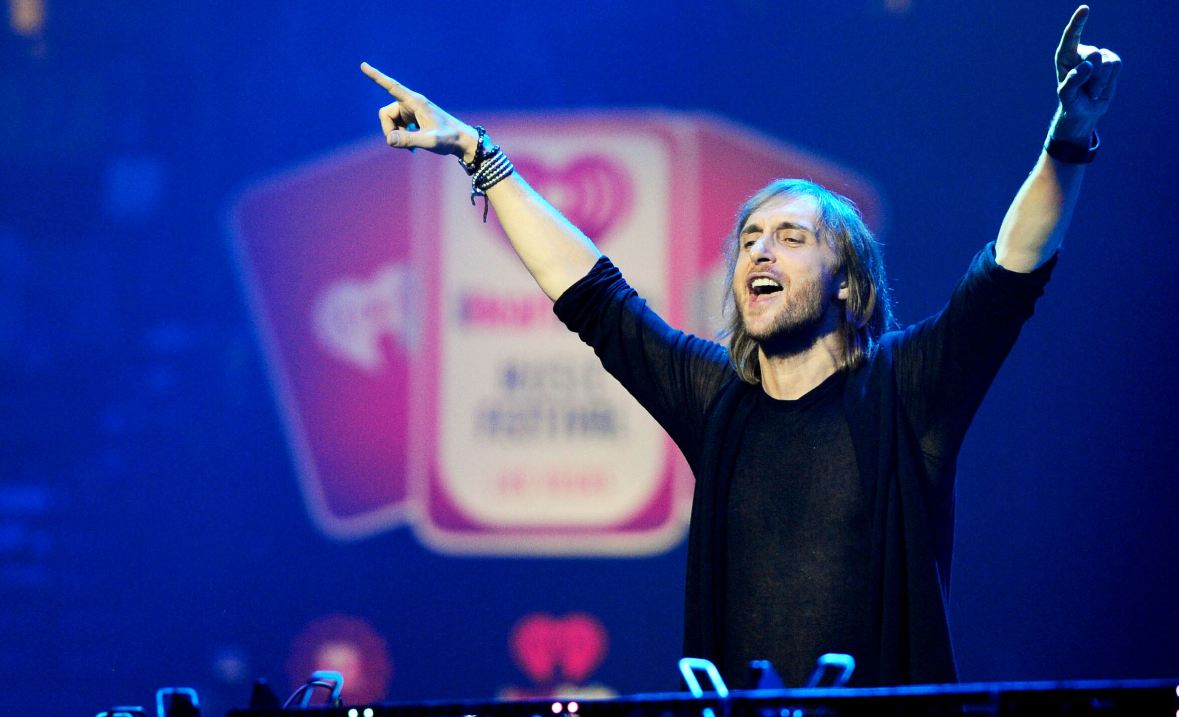 David Guetta: Received five nominations at the 52nd Grammy Awards, 2010. 2350x1430 HD Background.