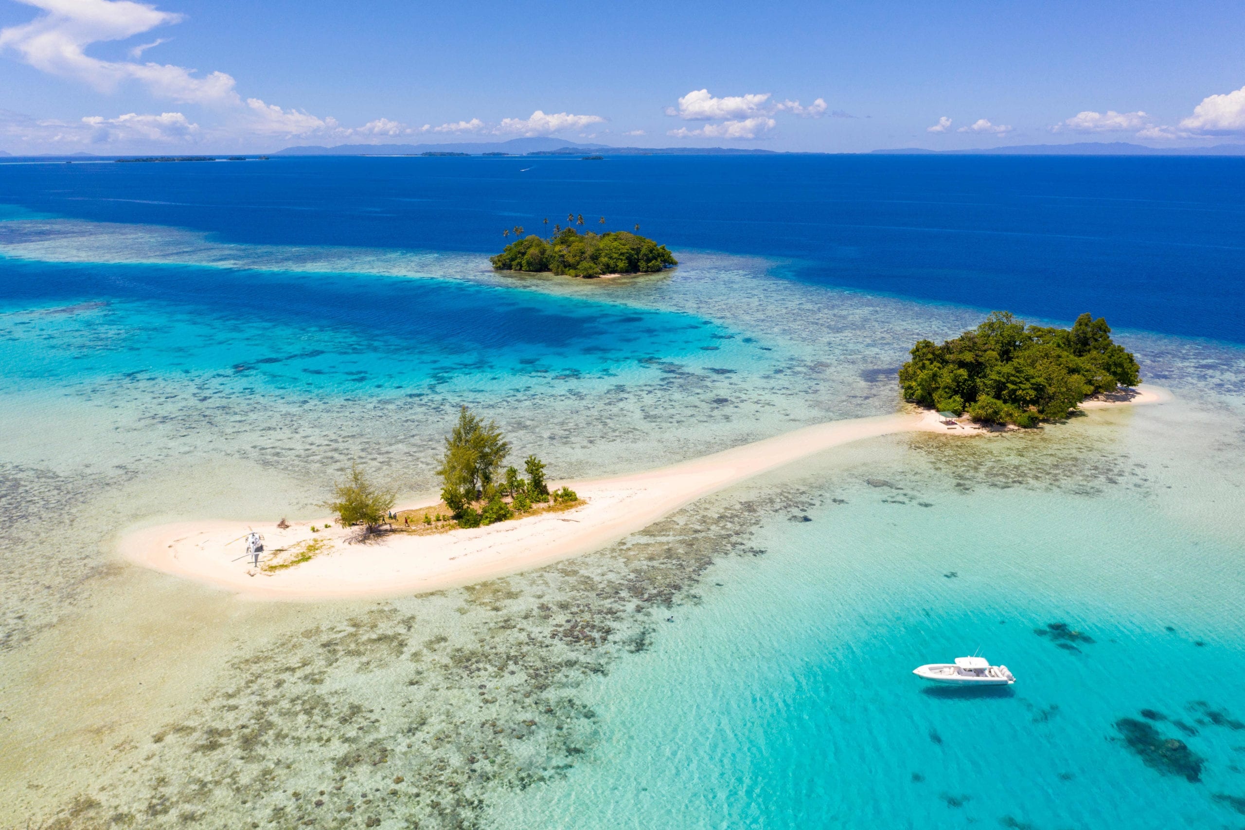 Wrecks & reefs, Solomon Islands, Pelorus yacht expeditions, Diving paradise, 2560x1710 HD Desktop