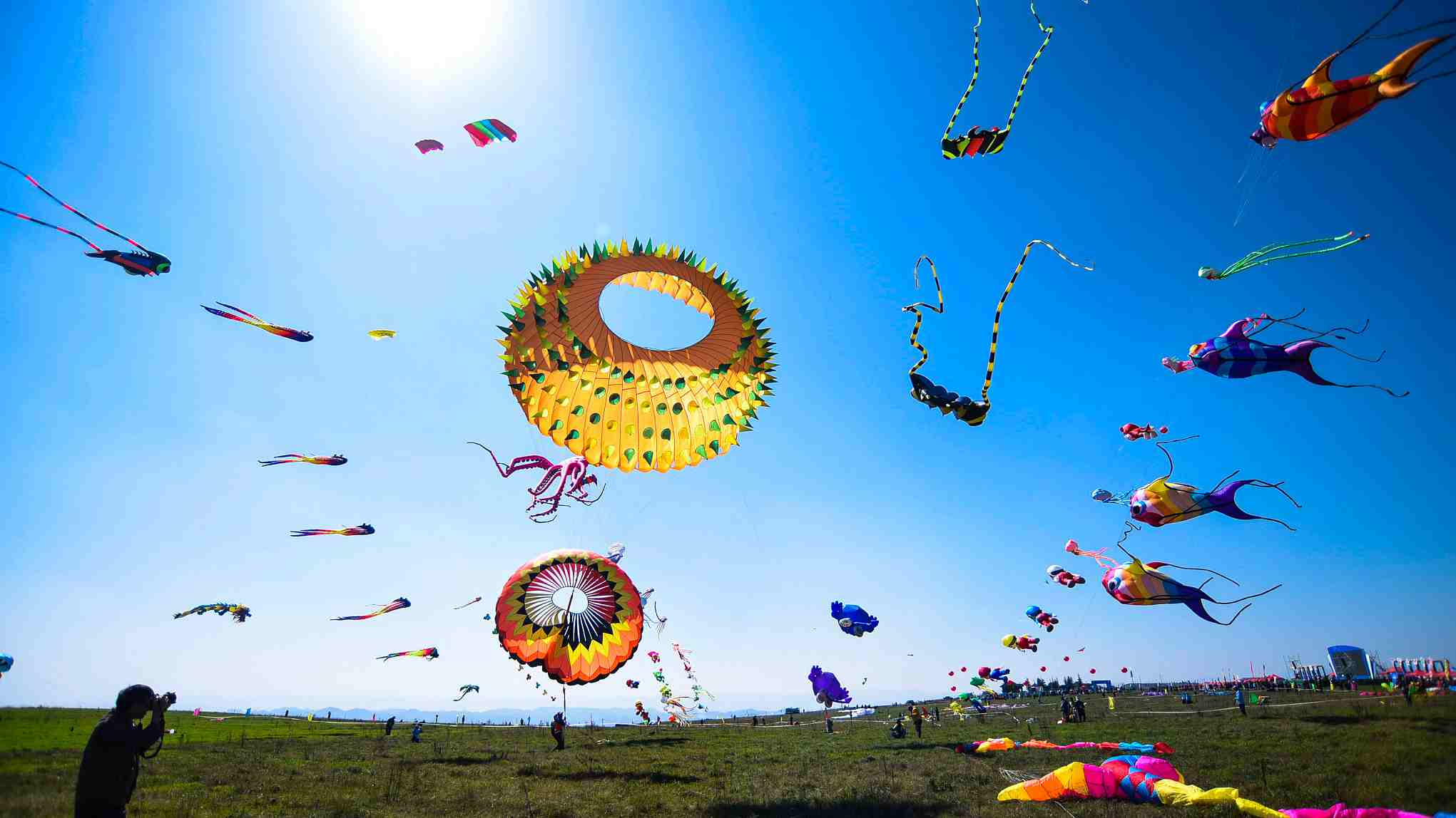 Kite Flying: The International Kite Festival, Slovenia, 80 kite flyers from 22 European countries, Brazil and India. 2050x1150 HD Wallpaper.