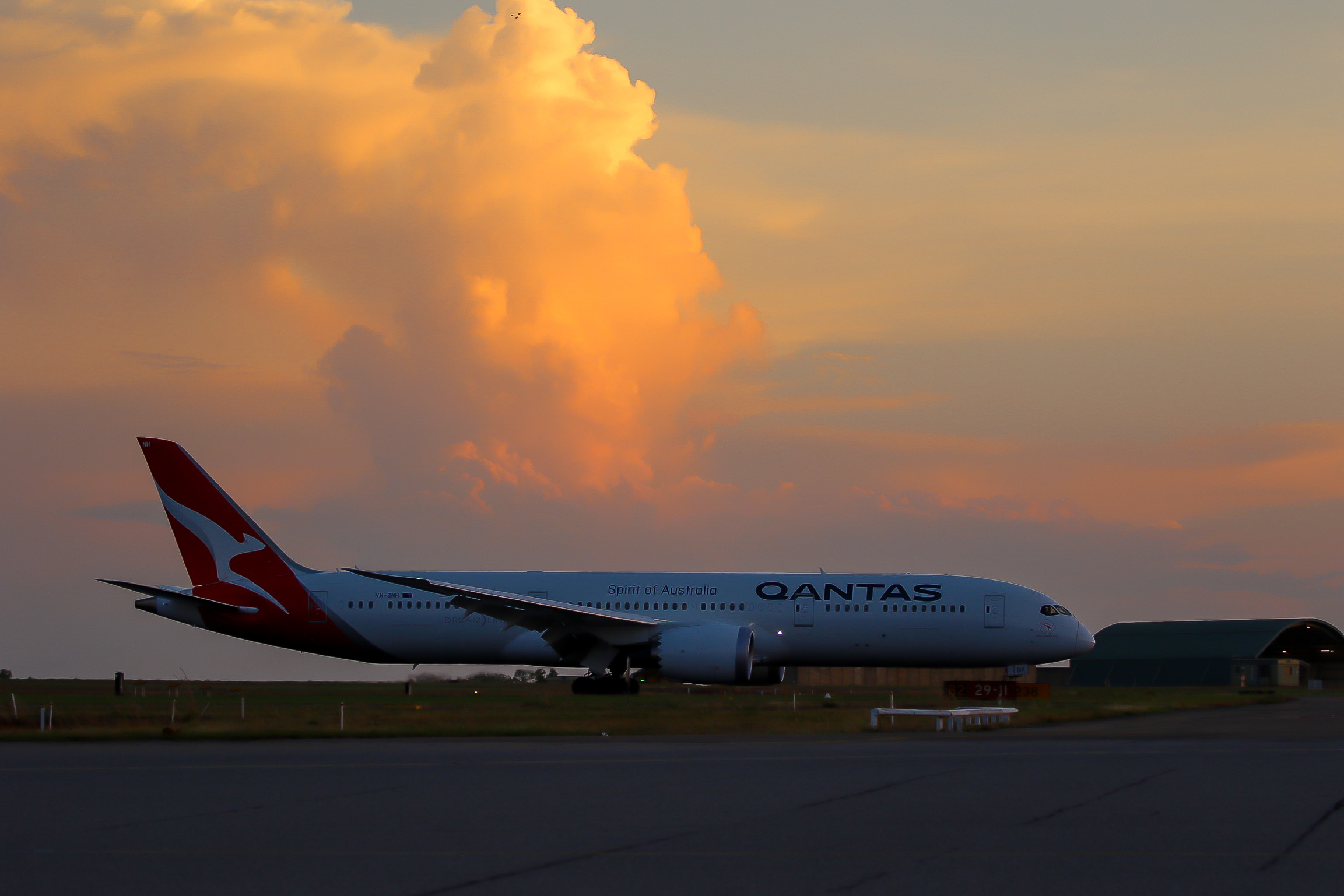 Qantas, Repatriation flight, Record-breaking, 2310x1540 HD Desktop