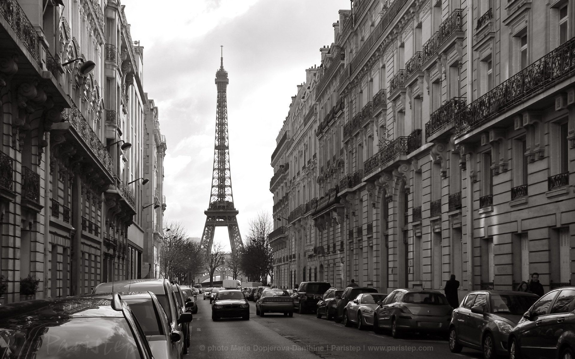 Paris: A leading city in tourism and welcomes approximately 30 million visitors each year of which about 17 million are foreign visitors, Monochrome. 1920x1200 HD Wallpaper.