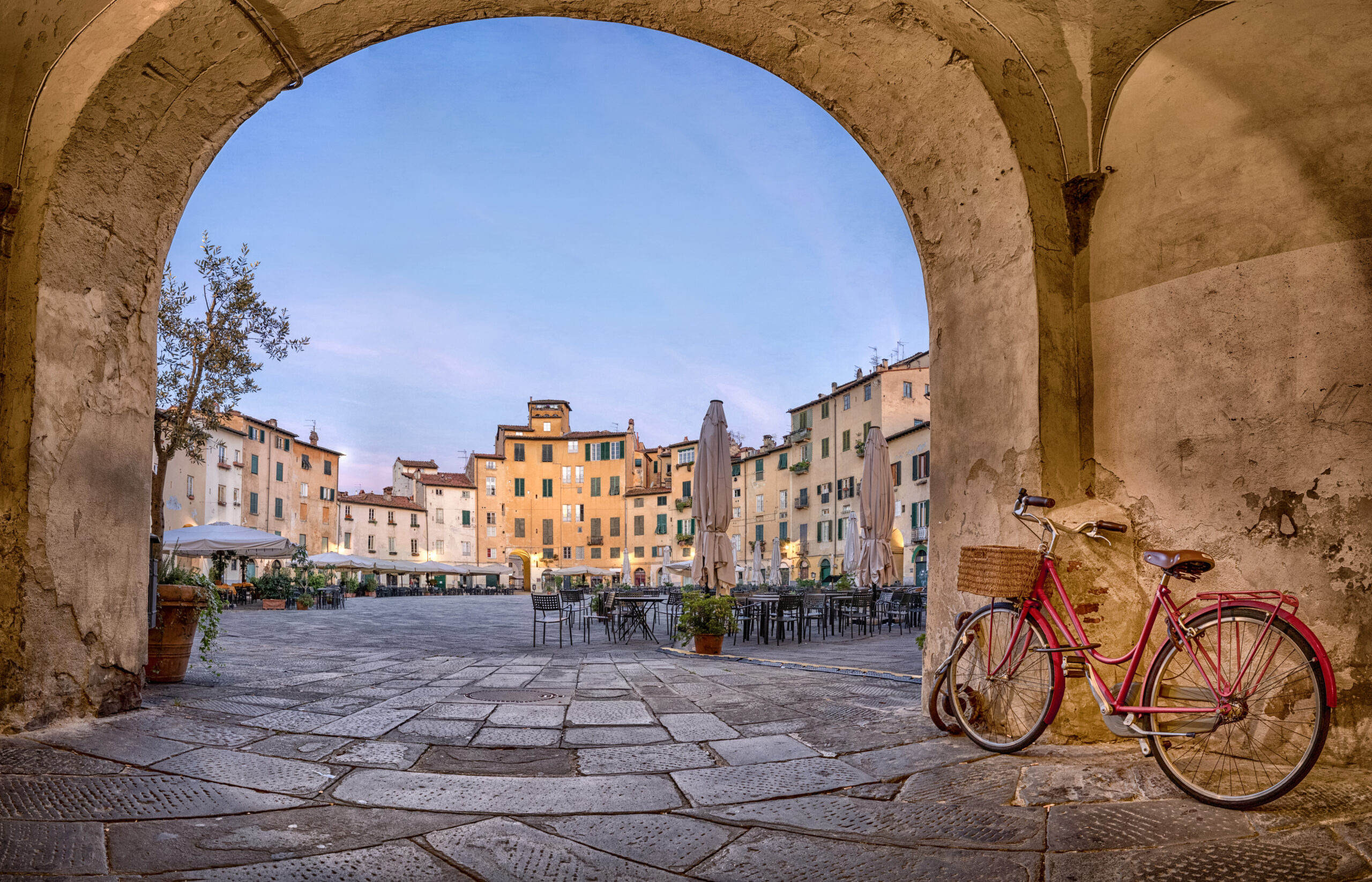 Lucca's best experiences, Memorable activities, Italian adventure, Unforgettable moments, 2560x1650 HD Desktop