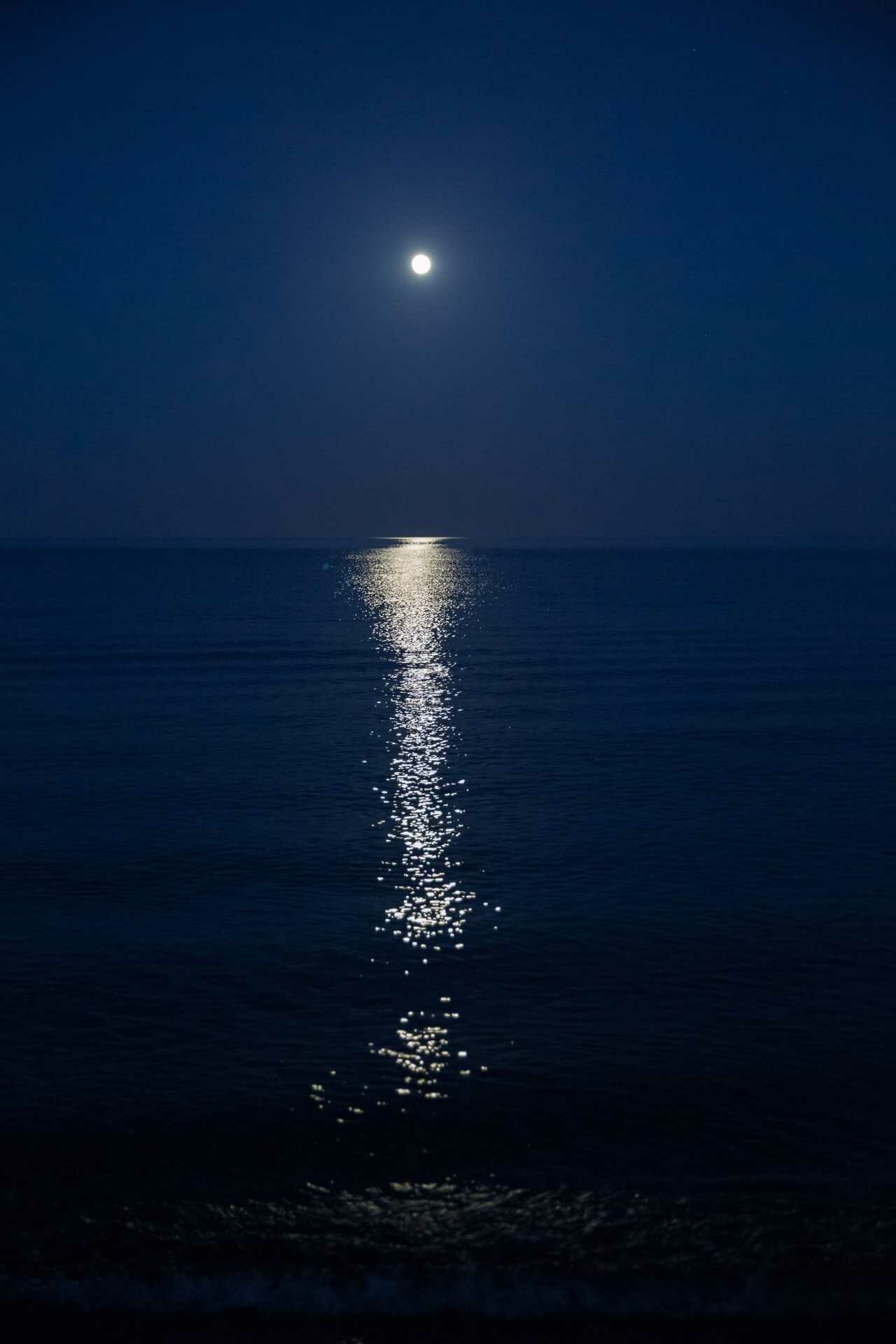 Moonlight: Moon reflection, Nighttime. 1280x1920 HD Background.