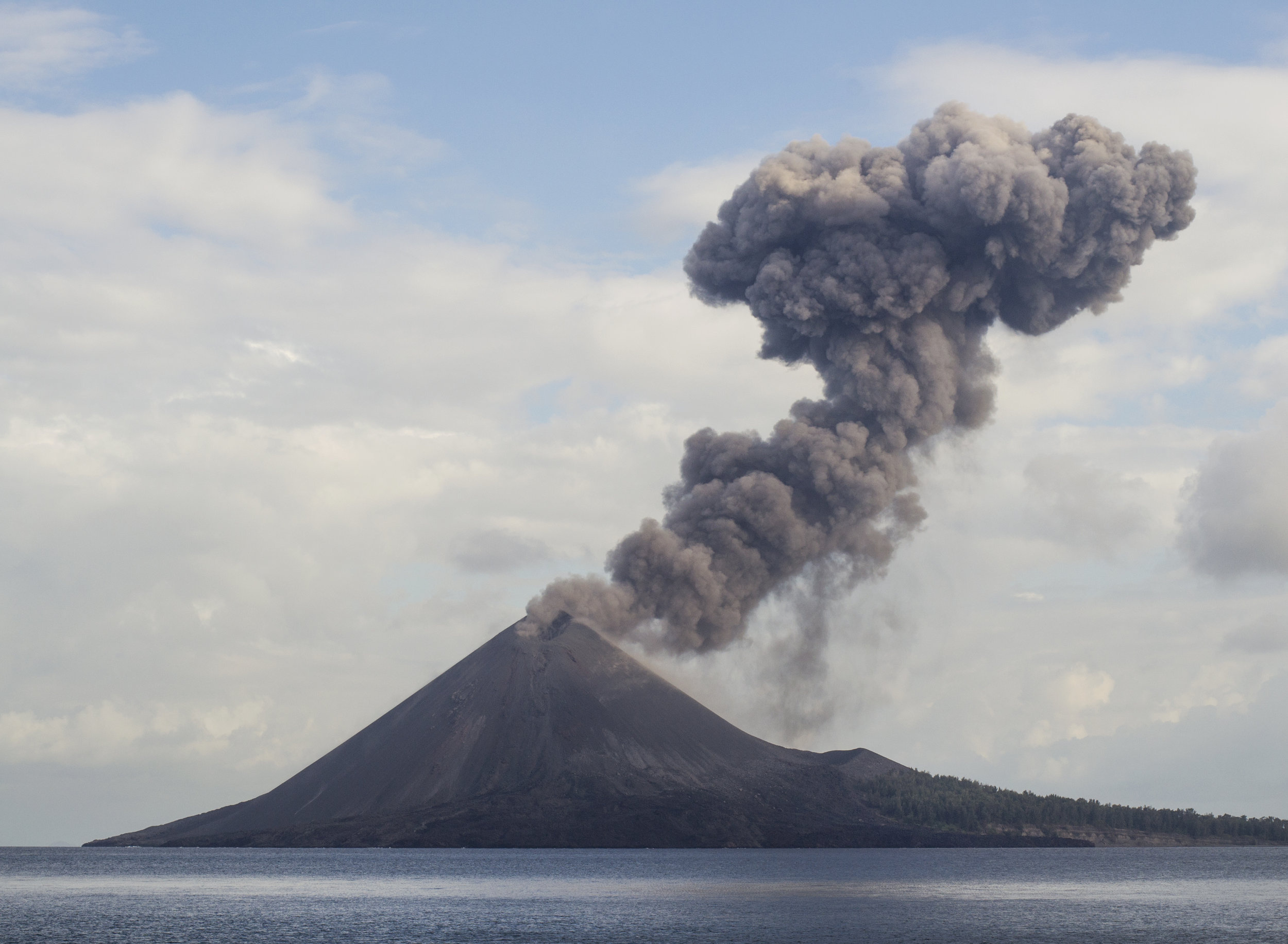 Krakatoa Volcano, Travels, Manon Houston, Krakatoa, 2500x1840 HD Desktop