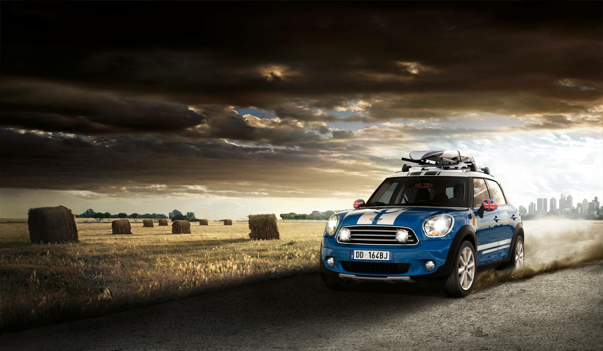 MINI Cooper: The new generation Hatch/Hardtop went on sale in July 2001. 2070x1210 HD Background.