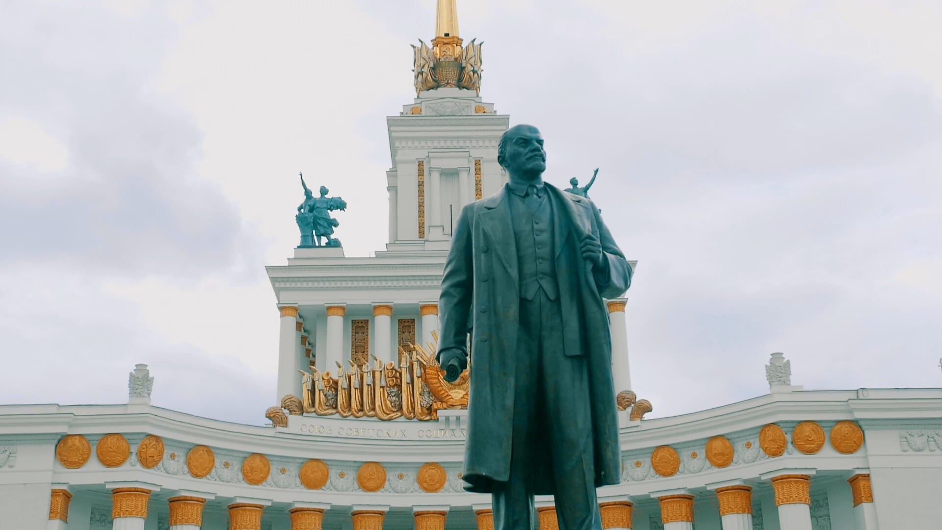 Monument of Lenin, Symbol of history, Architecture appreciation, Public art, 1920x1080 Full HD Desktop