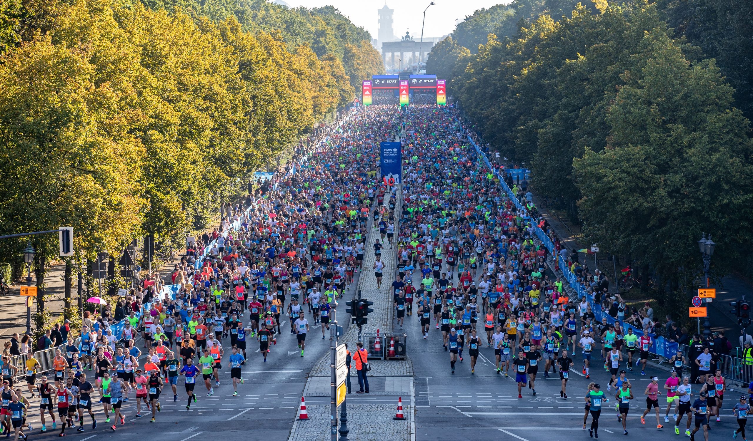 Marathon: Berlin Marathon, A running race about 42 kilometers long, Running competition. 2560x1510 HD Background.