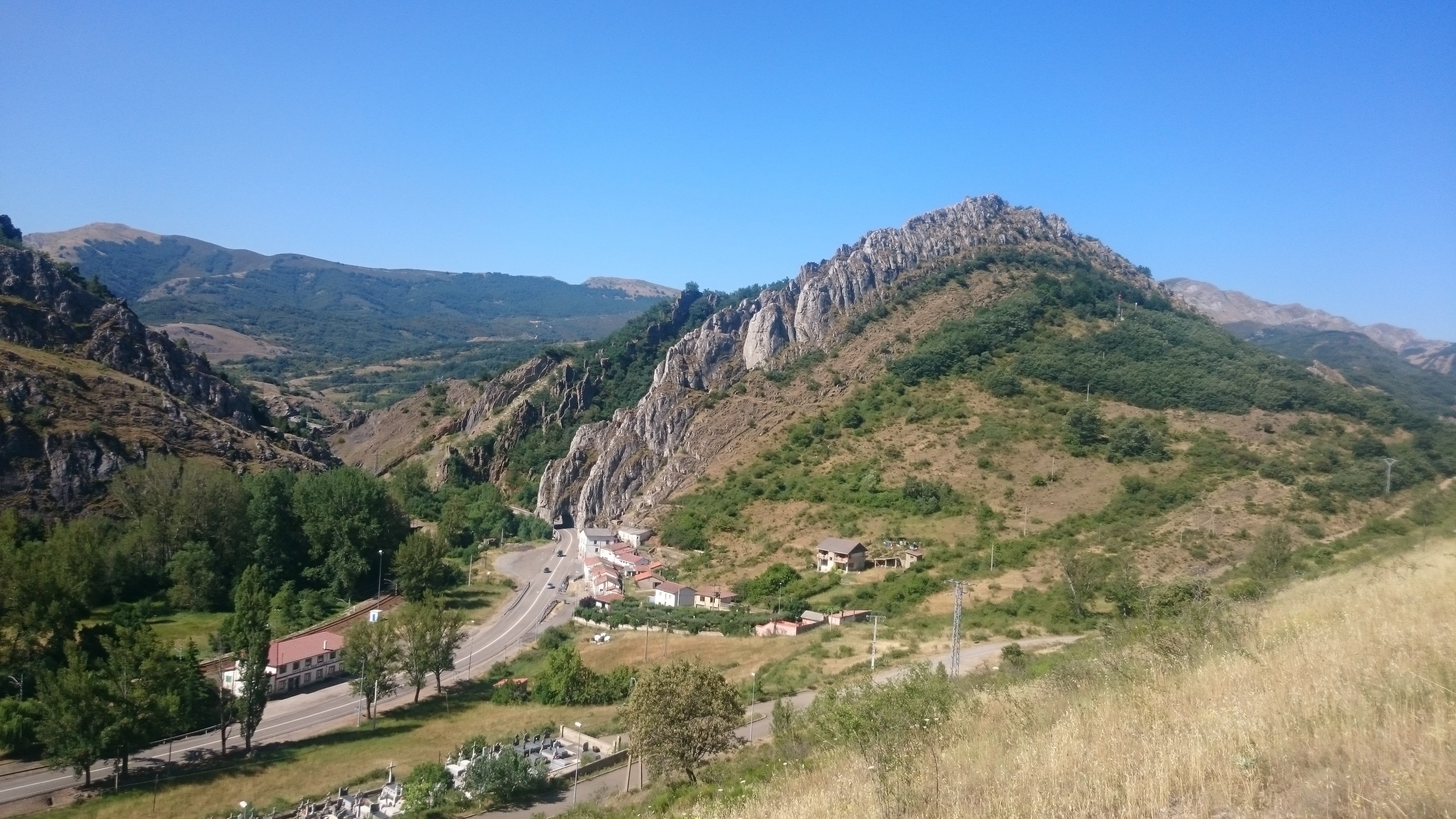 Cantabrian Mountains, Traveling geologist, 3840x2160 4K Desktop