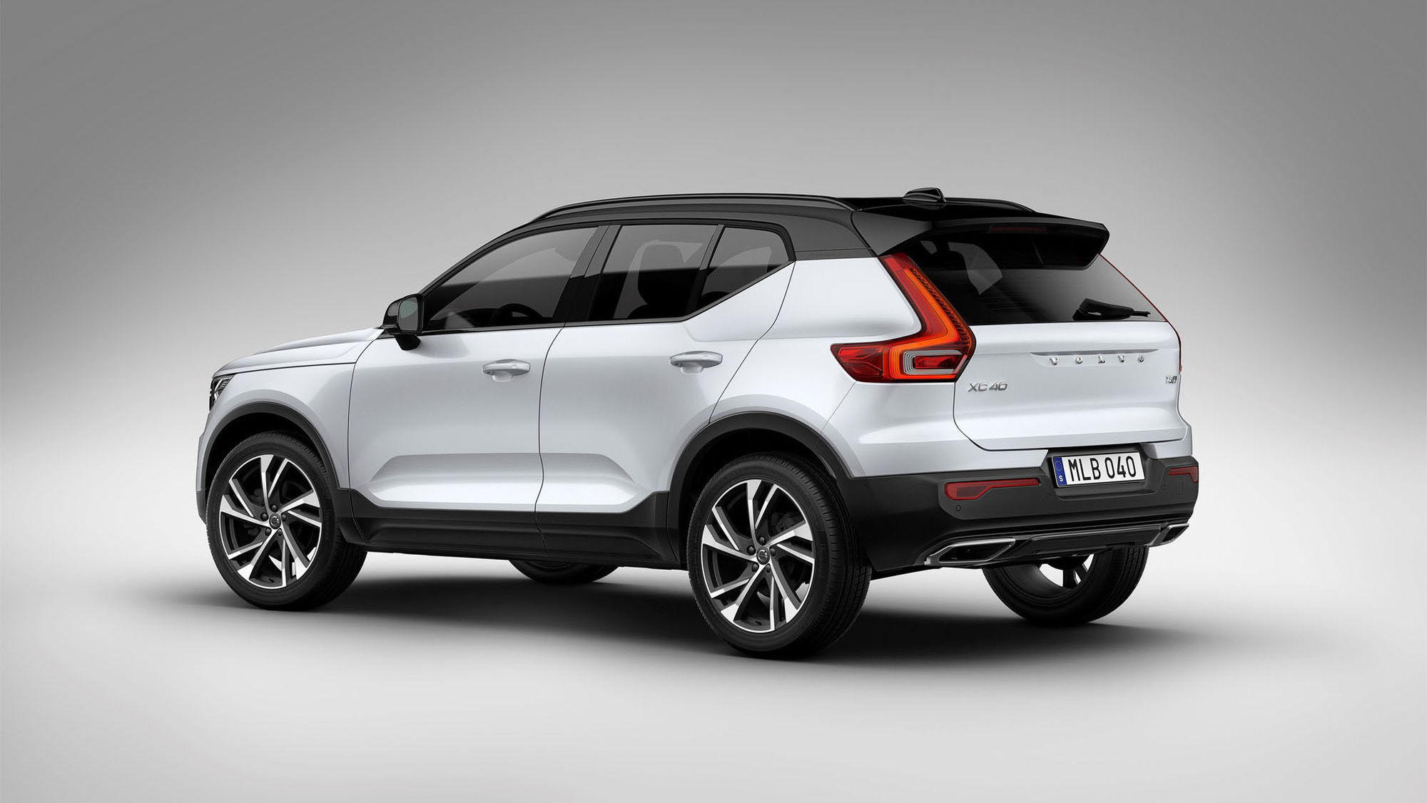 Volvo XC40, Crossover excellence, Stylish and practical, Perfect blend of style and substance, 2000x1130 HD Desktop