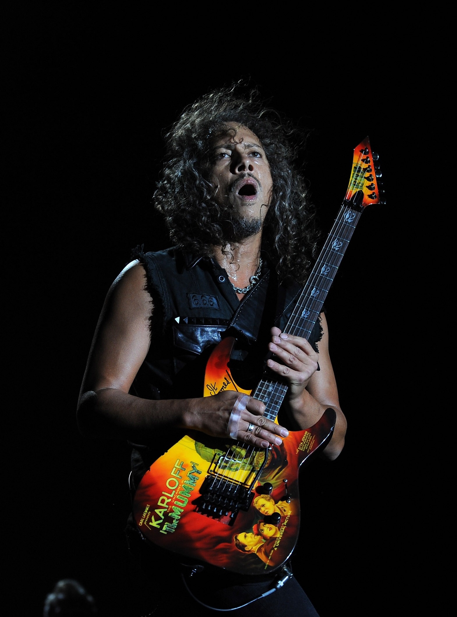 Kirk Hammett, Music's maestro, Timeless melodies, Unleashing the guitar, 1570x2120 HD Phone