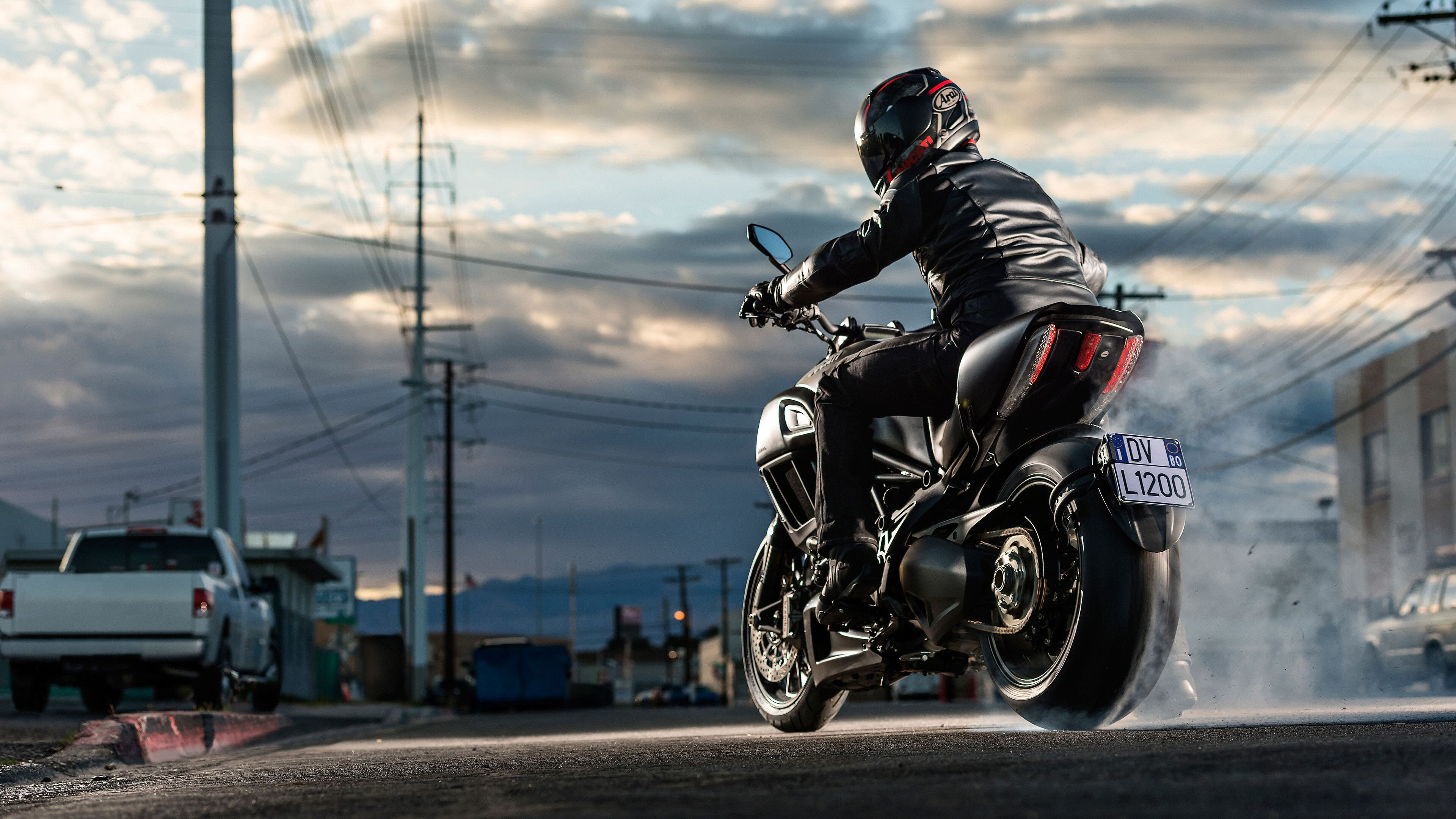 Bike: The Ducati Diavel, The second cruiser motorcycle from Ducati. 3840x2160 4K Background.
