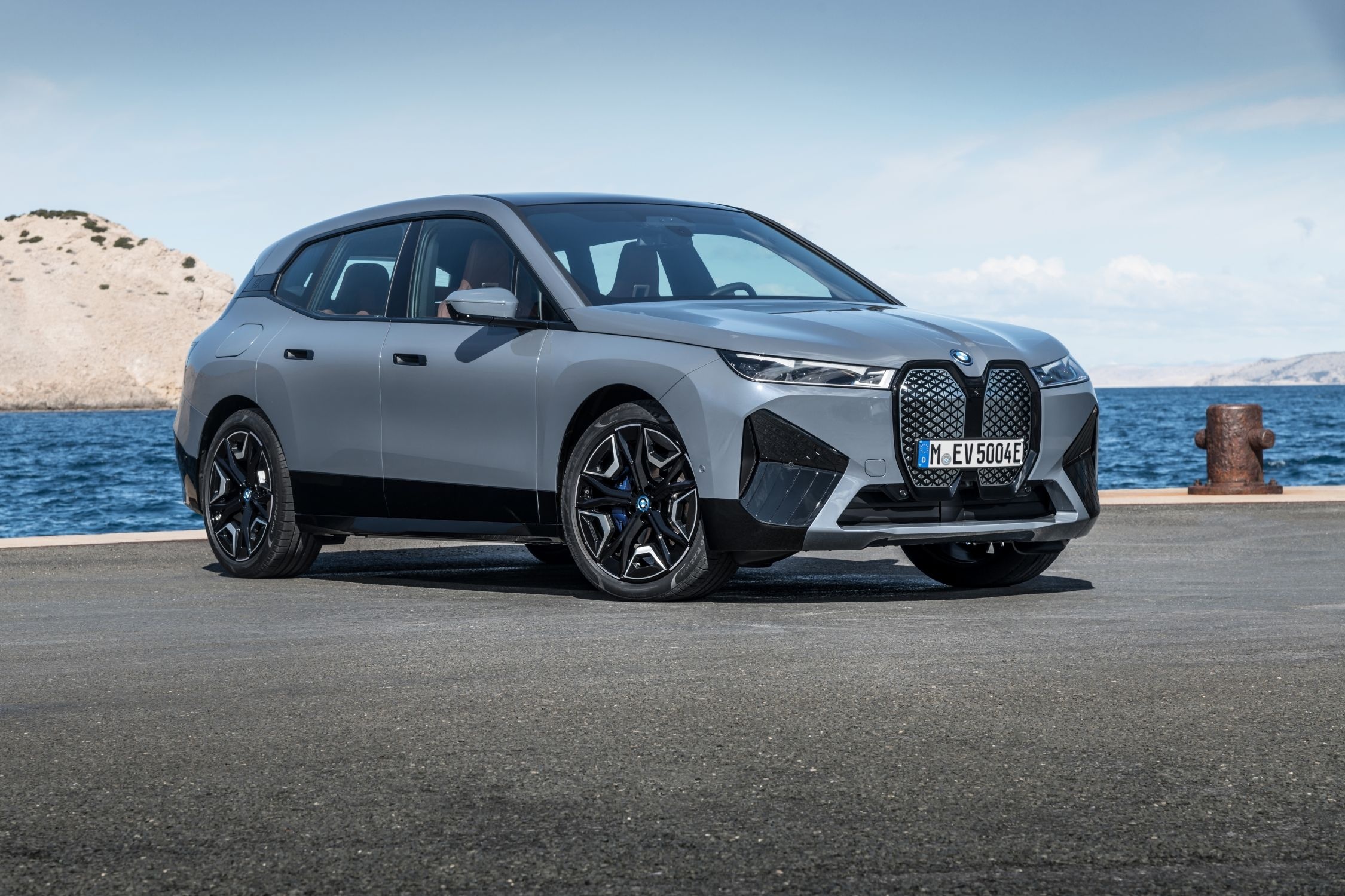 BMW iX, Electrifying launch, Luxury electric vehicle, U. S. market debut, 2250x1500 HD Desktop