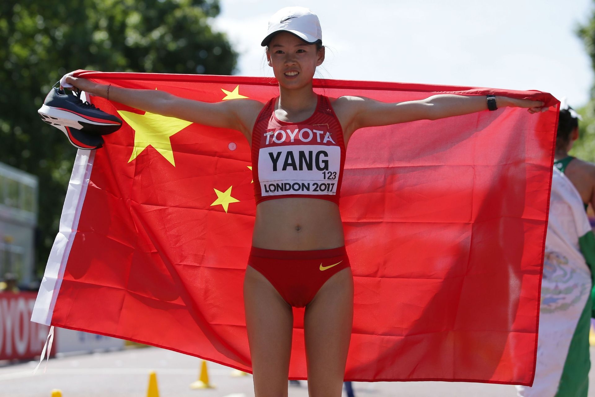 Yang Jiayu, 20 km walk champion, Exceptional performance, Inspiring athlete, 1920x1280 HD Desktop