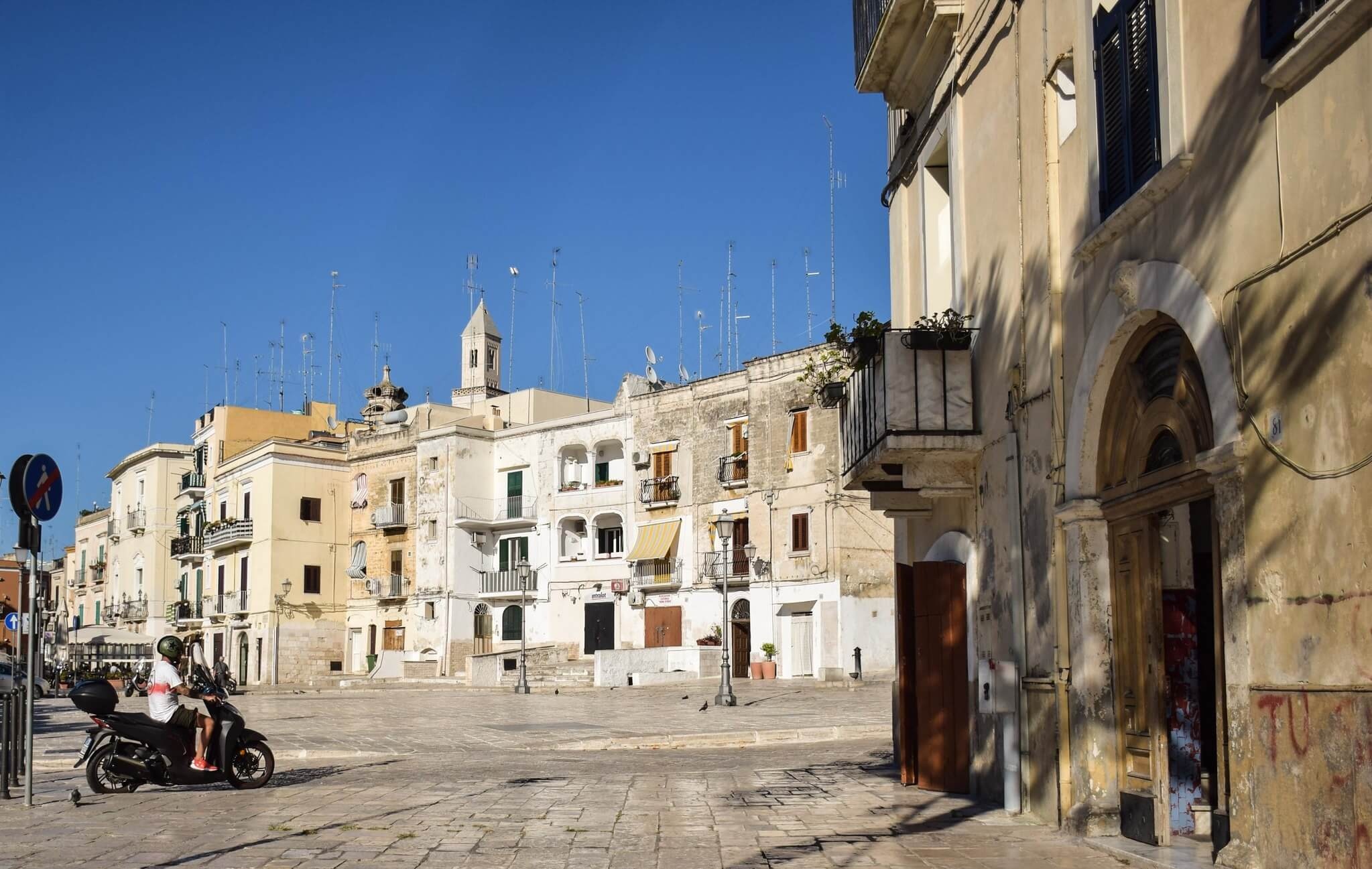 Historical Bari, Italian heritage, Classic beauty, Timeless appeal, 2050x1300 HD Desktop