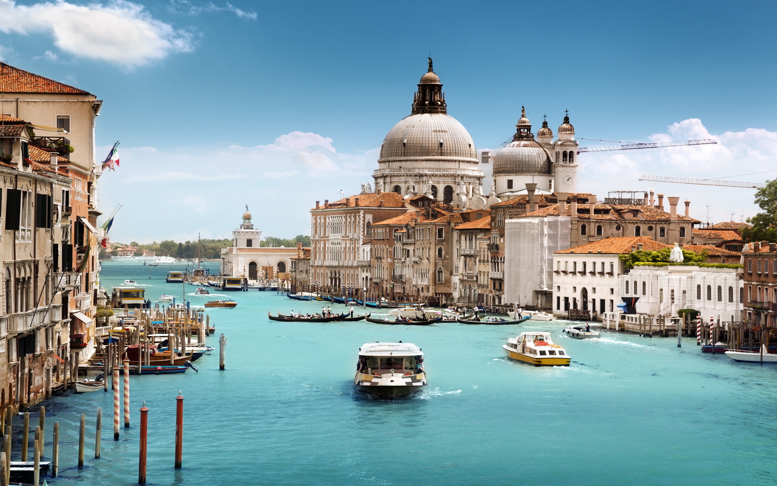 Italy: Venice, After the fall of the Western Roman Empire, the country fell under the power of Odoacer's kingdom. 2560x1600 HD Background.